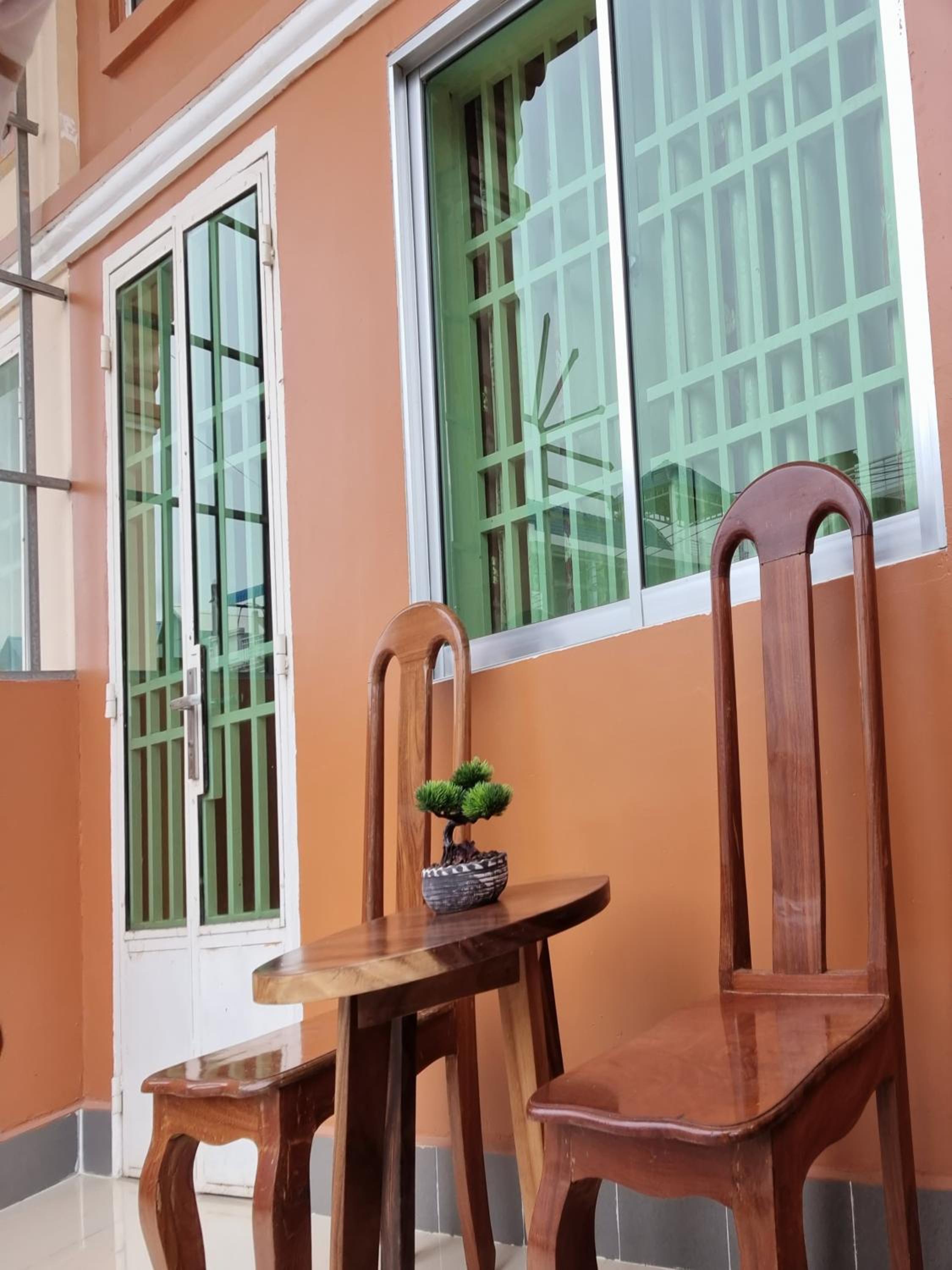 King Room with Balcony - Photo 9