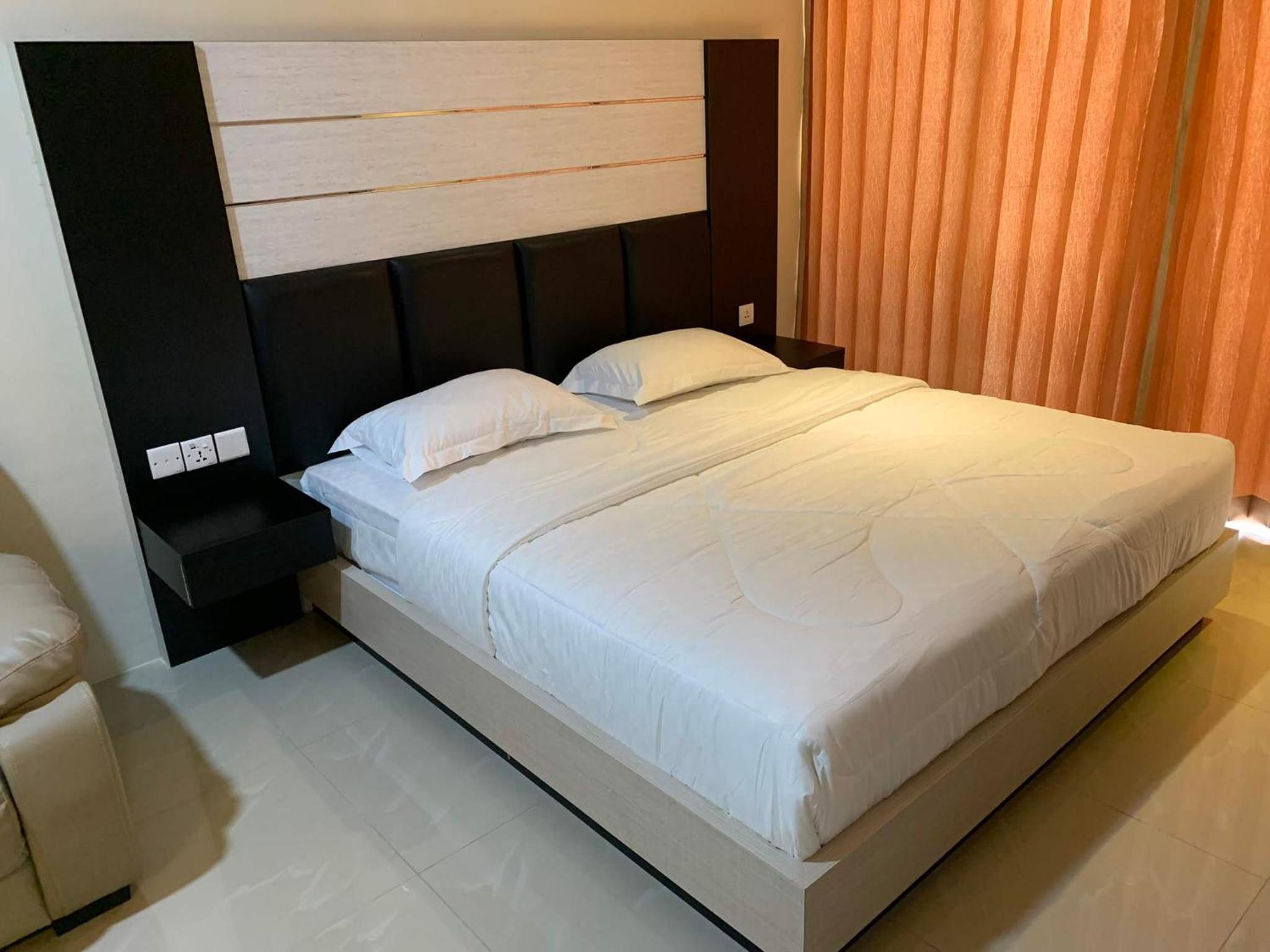 One-Bedroom Apartment - Photo 1