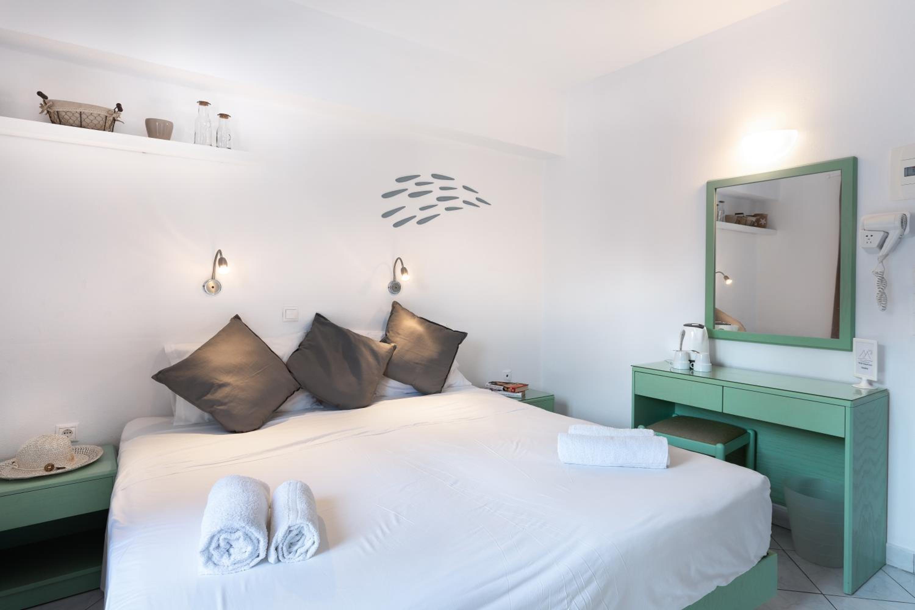 Double or Twin Room - Photo 9
