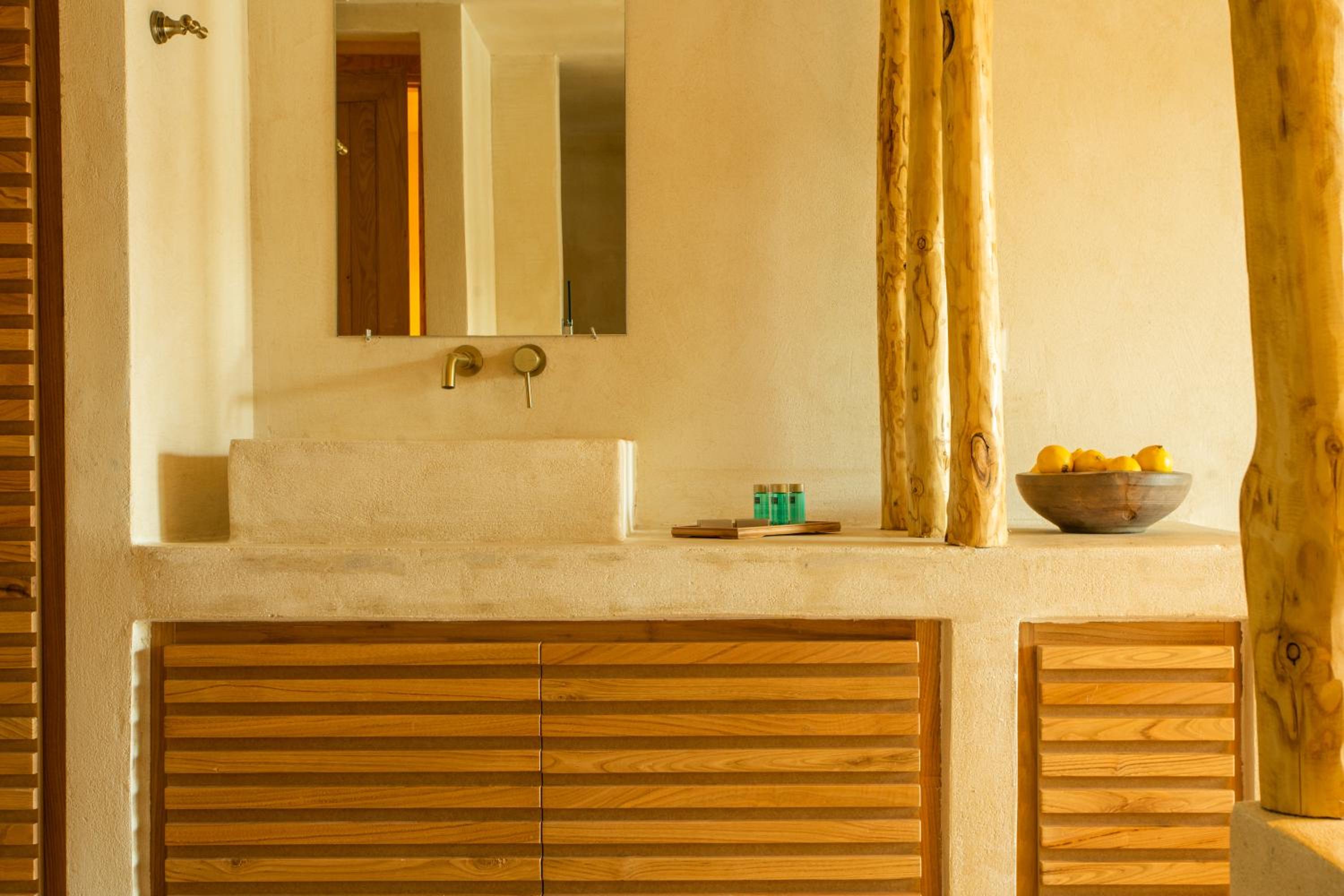 Isle Suite | Swim Up photo 3
