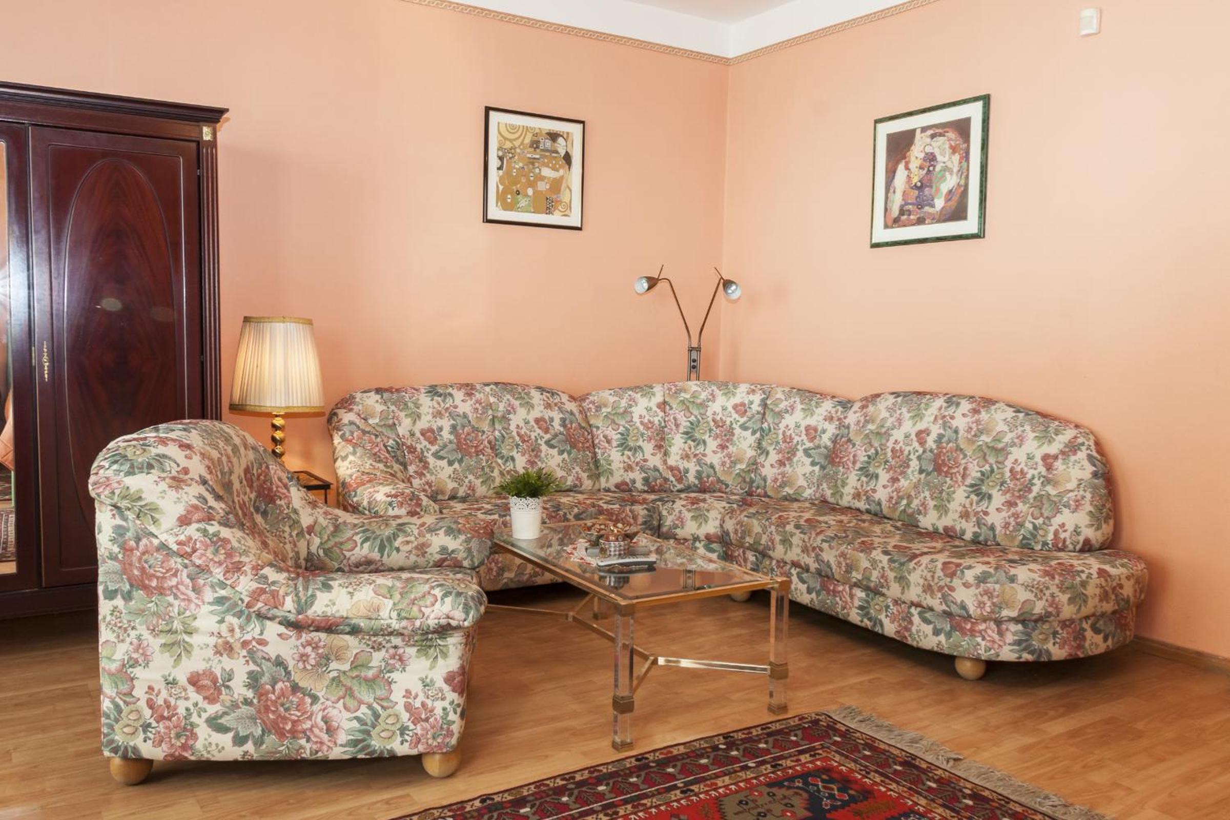 Superior Twin Room with Balcony - Photo 6