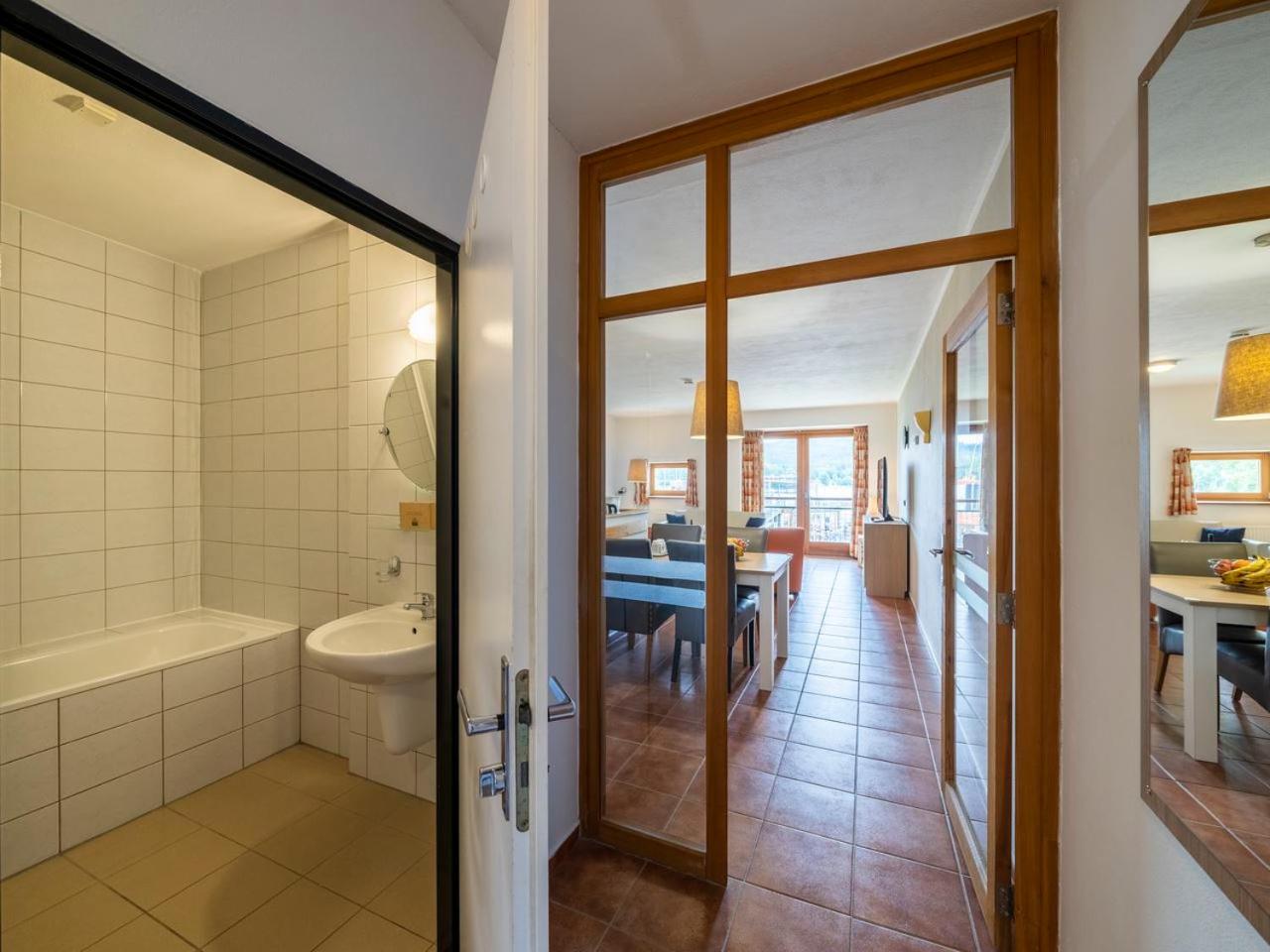 One-Bedroom Apartment with Balcony photo 3