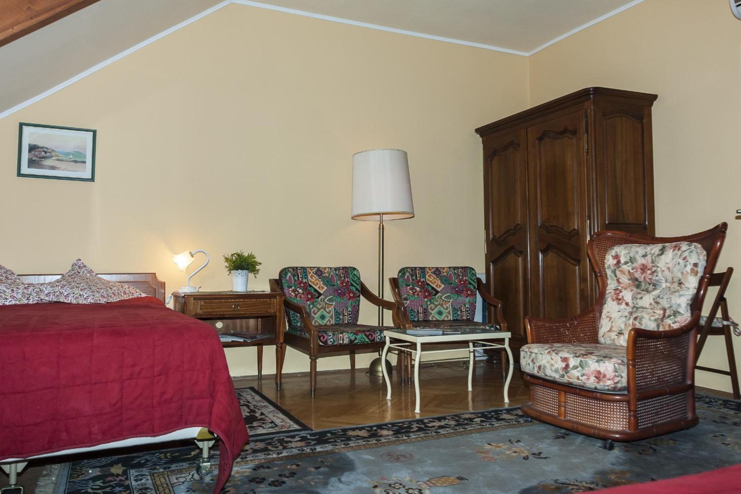 Family Room - Photo 6