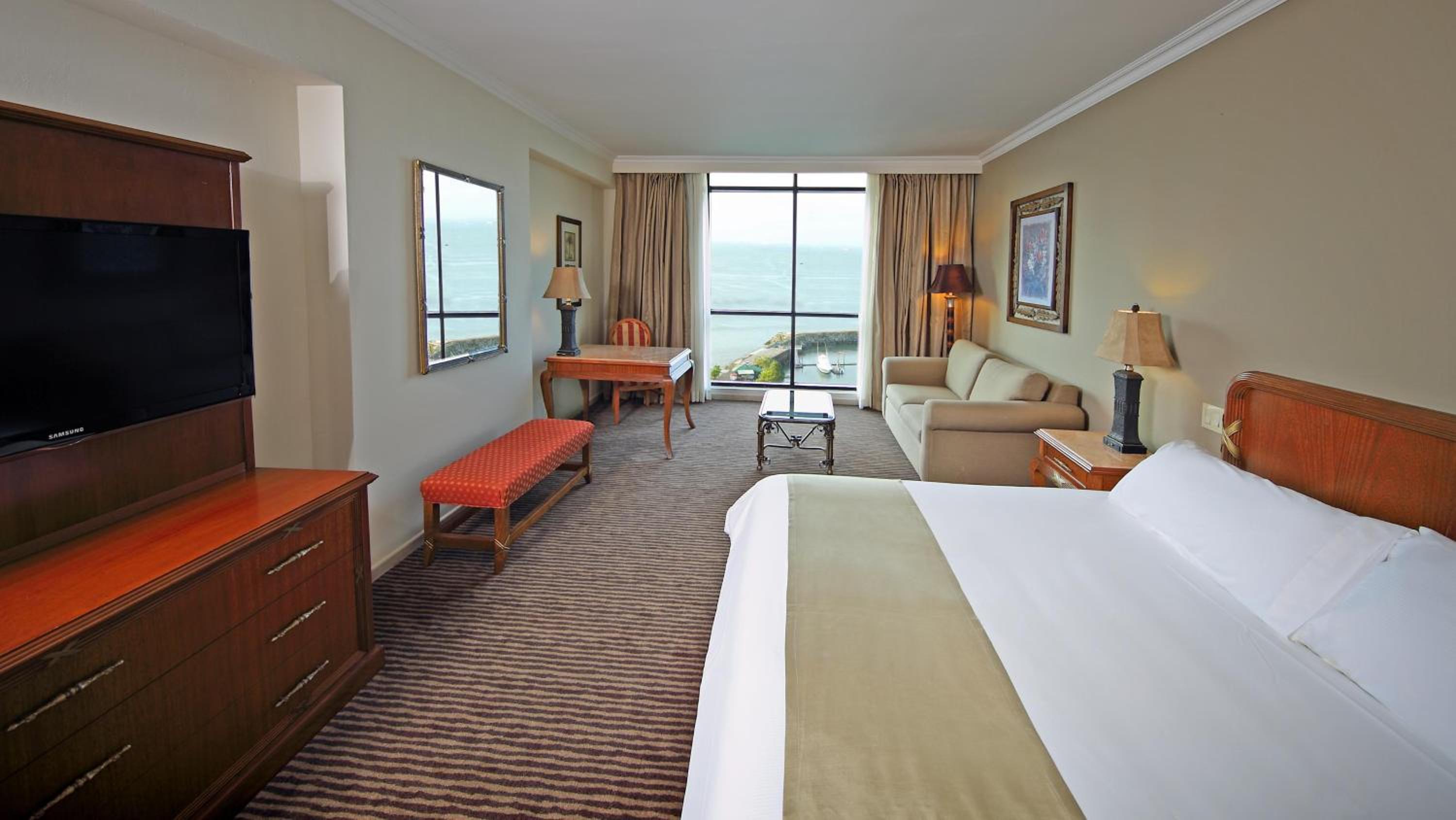 Classic King Room with Ocean View - Photo 6