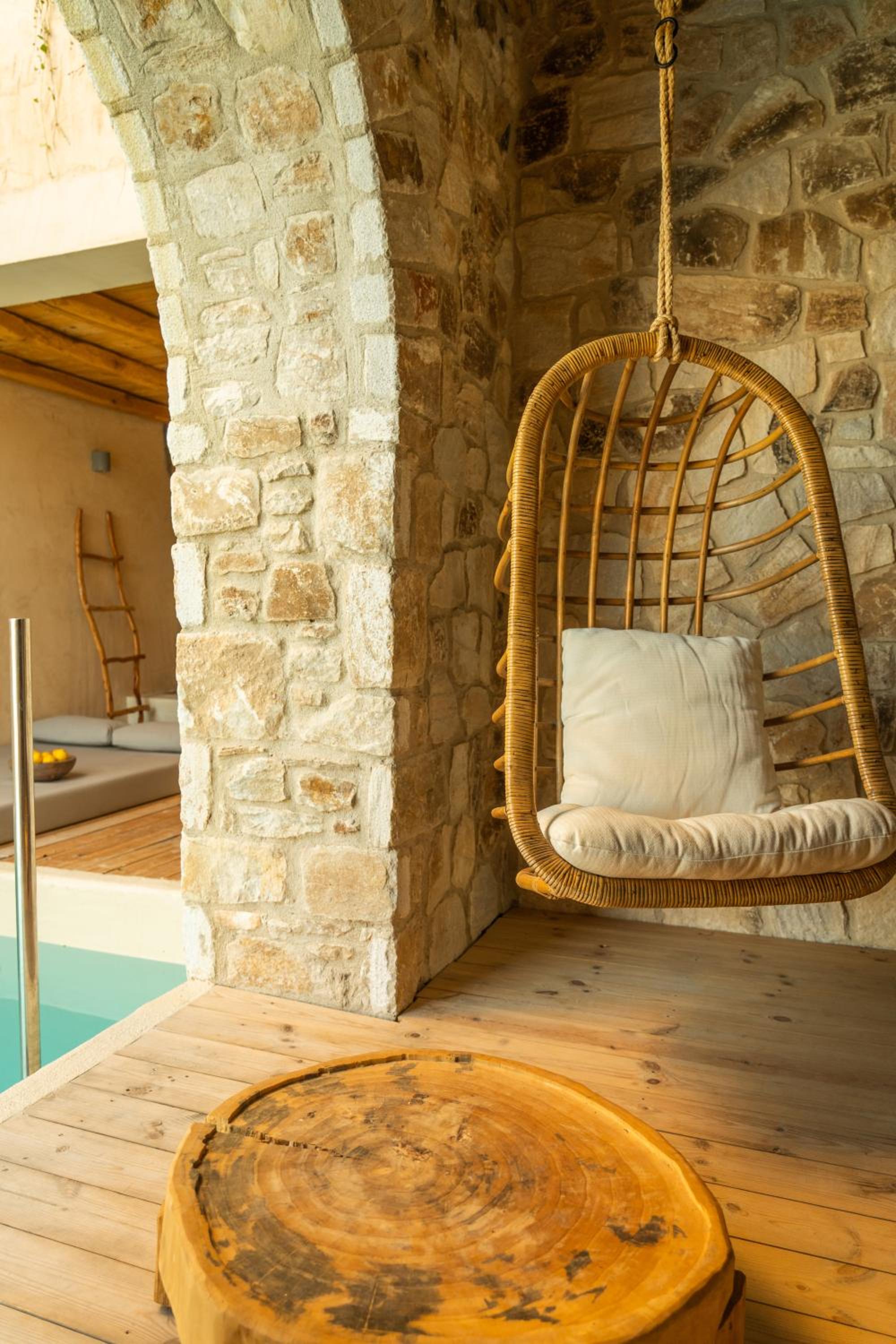 Arch Rooms | Swim Up photo 3