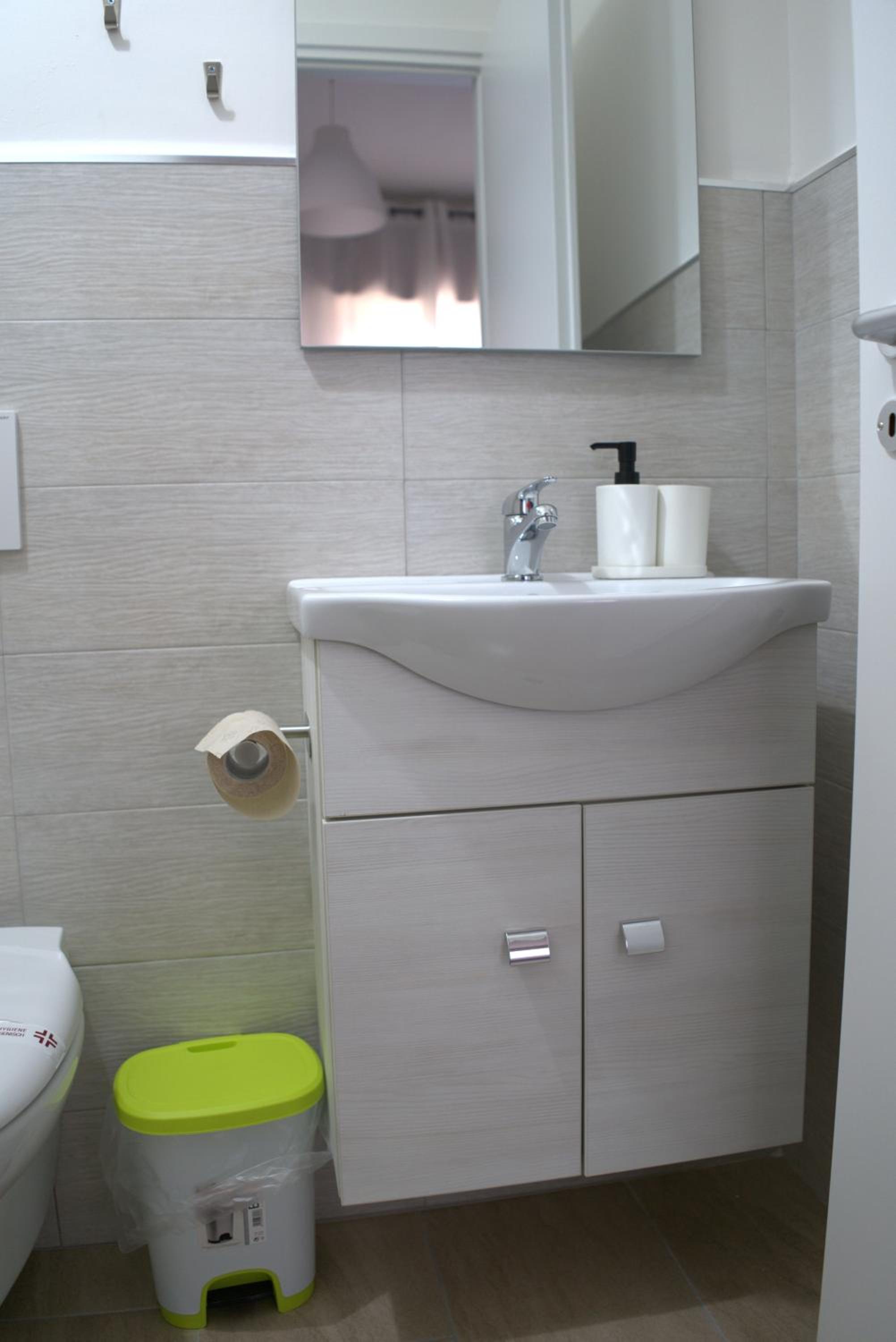 Large Double Room - Photo 10