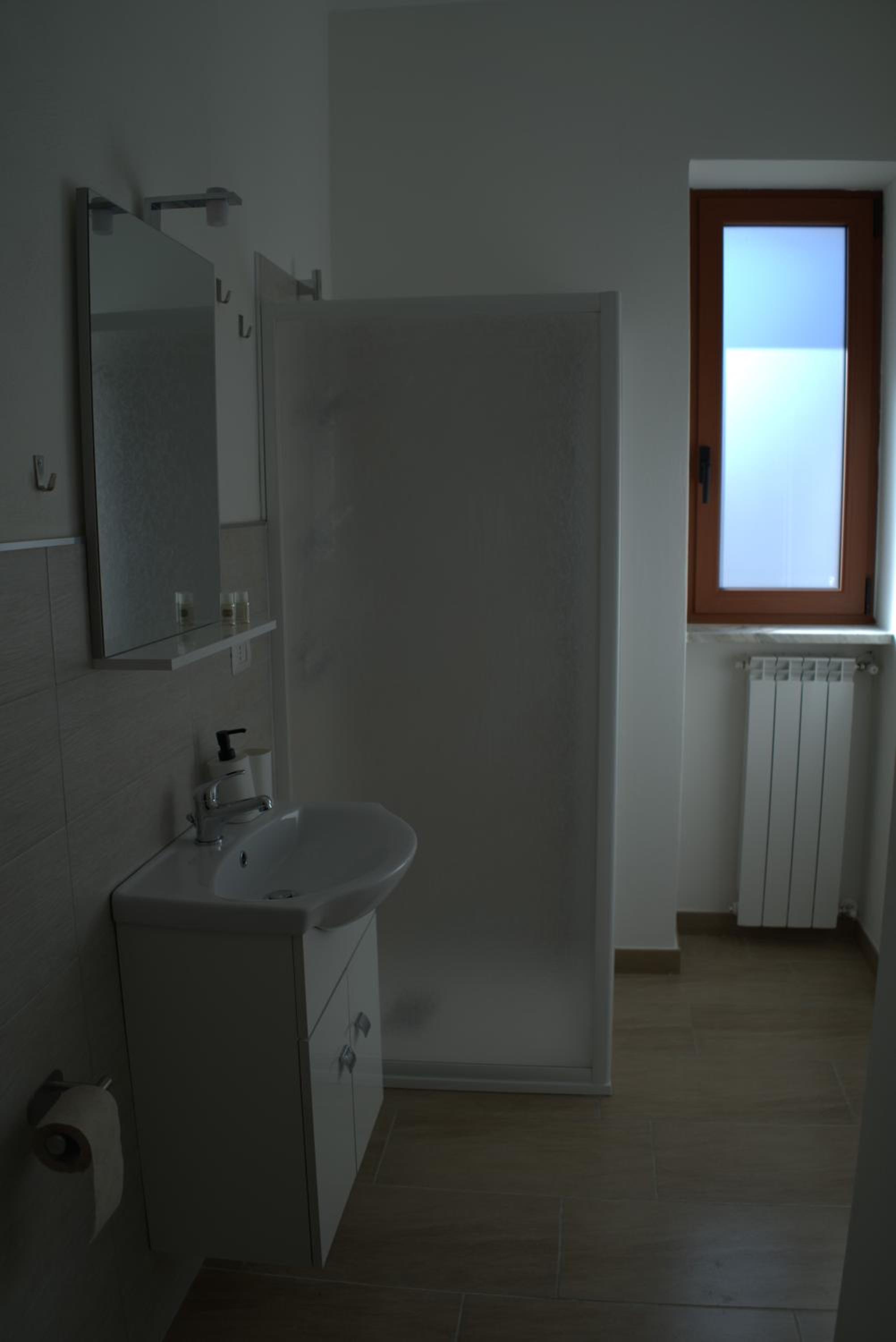 Double or Twin Room with Balcony - Photo 6