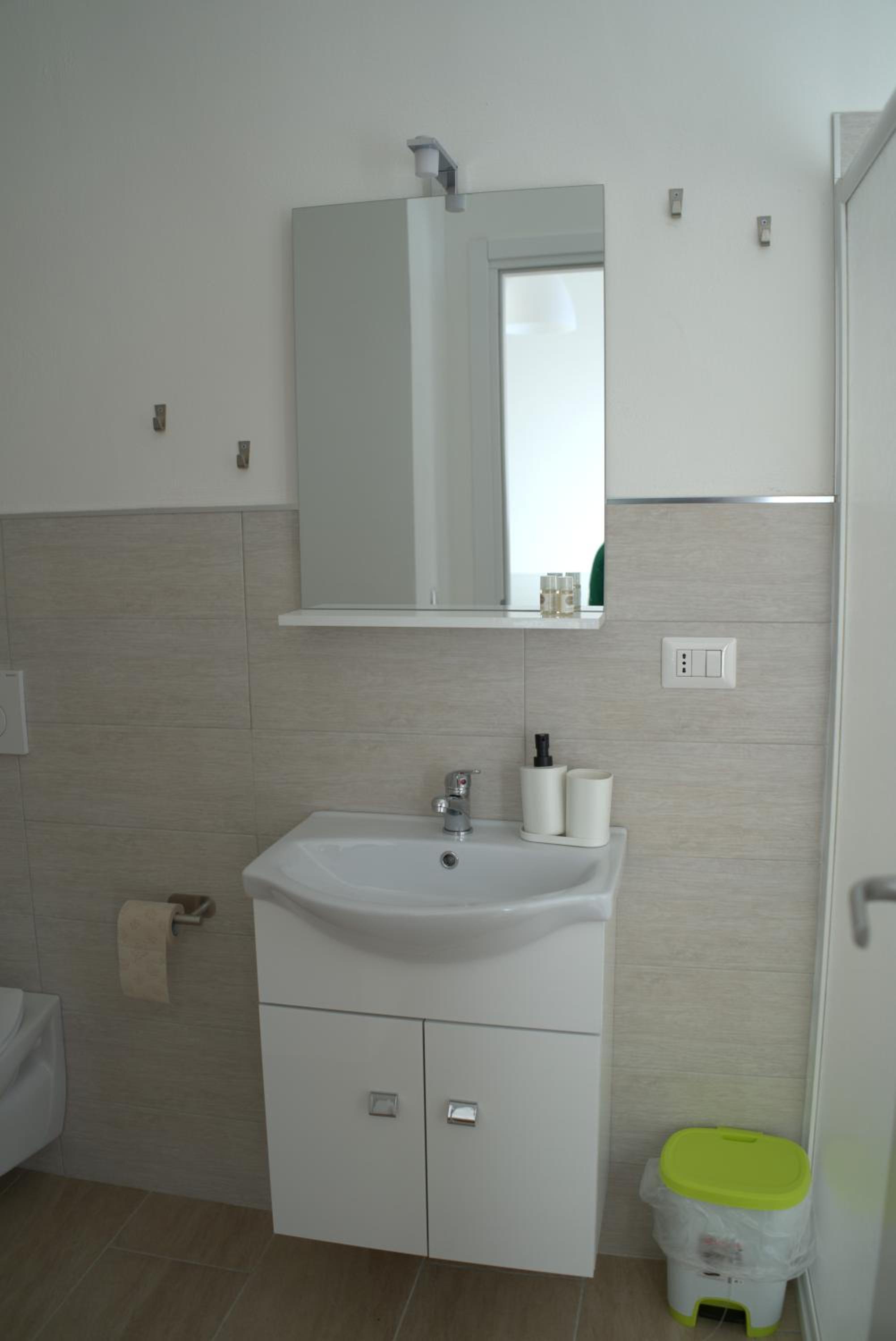 Double or Twin Room with Balcony - Photo 9