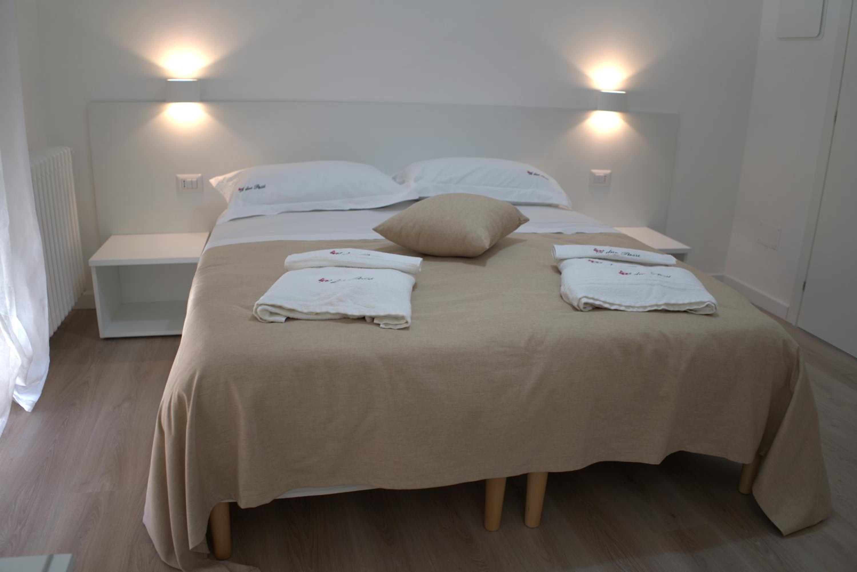 Double or Twin Room with Balcony - Photo 7