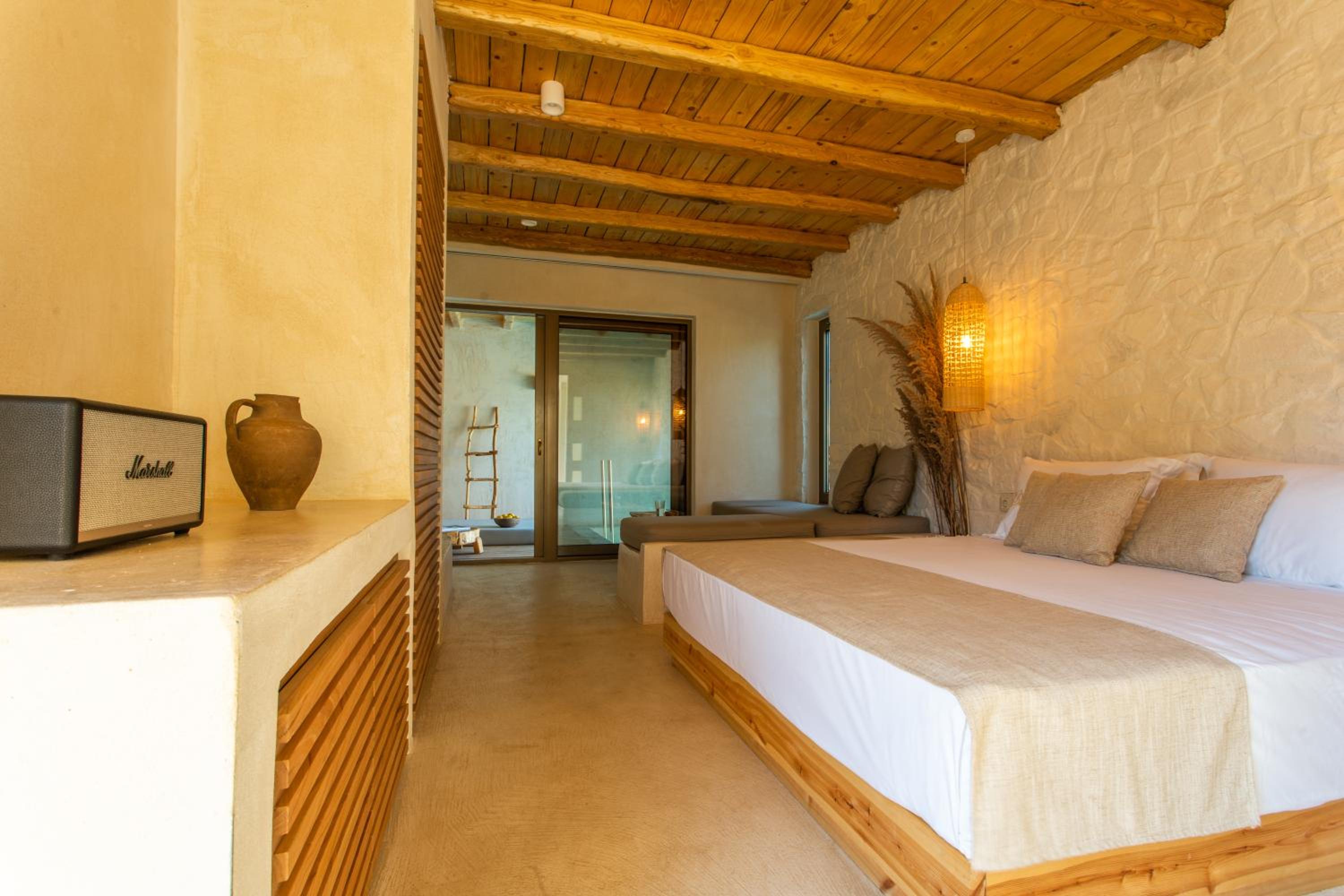 Cave Suite | Bathtub | Swim Up photo 1