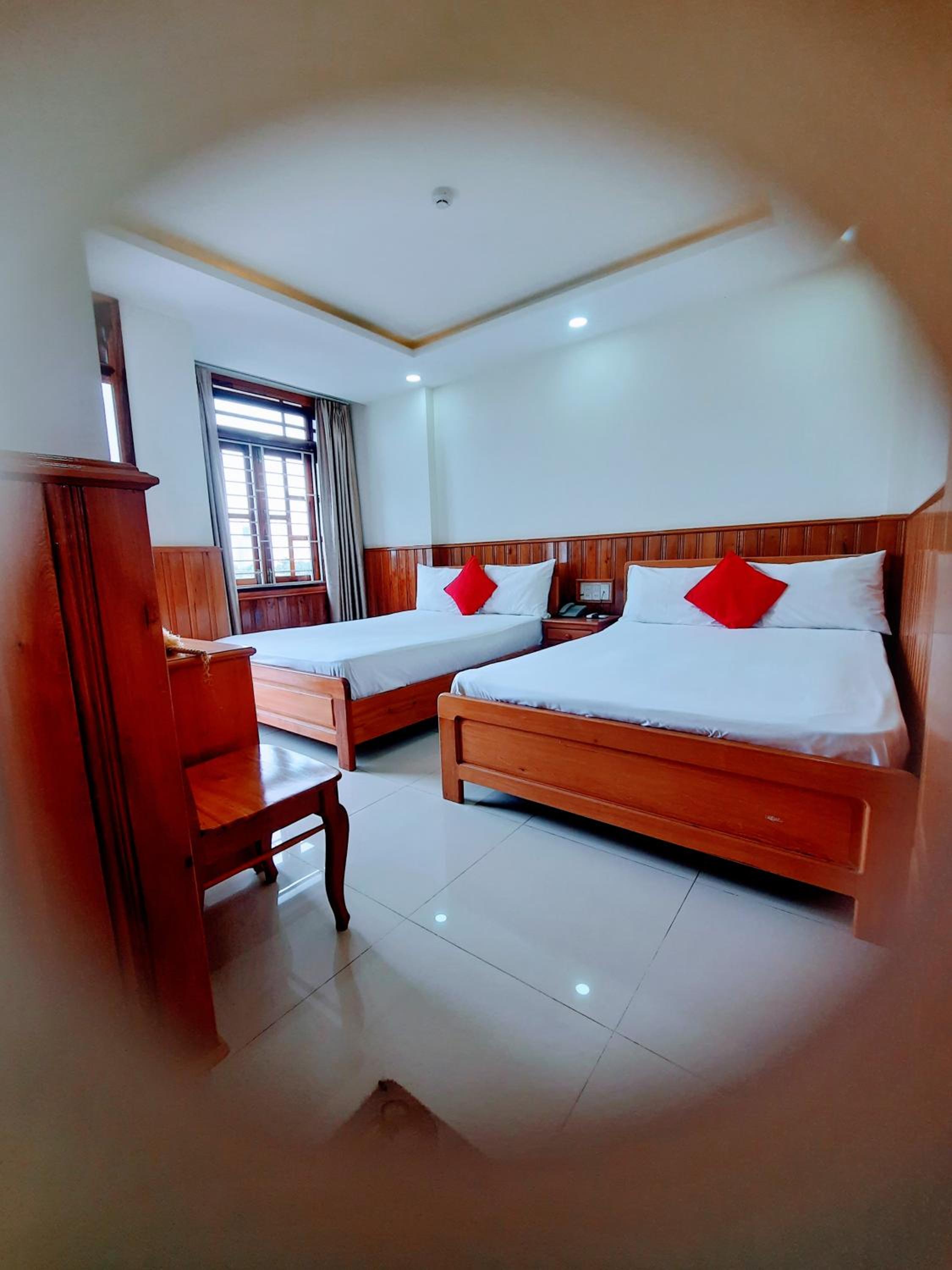 Deluxe Family Room - Photo 3