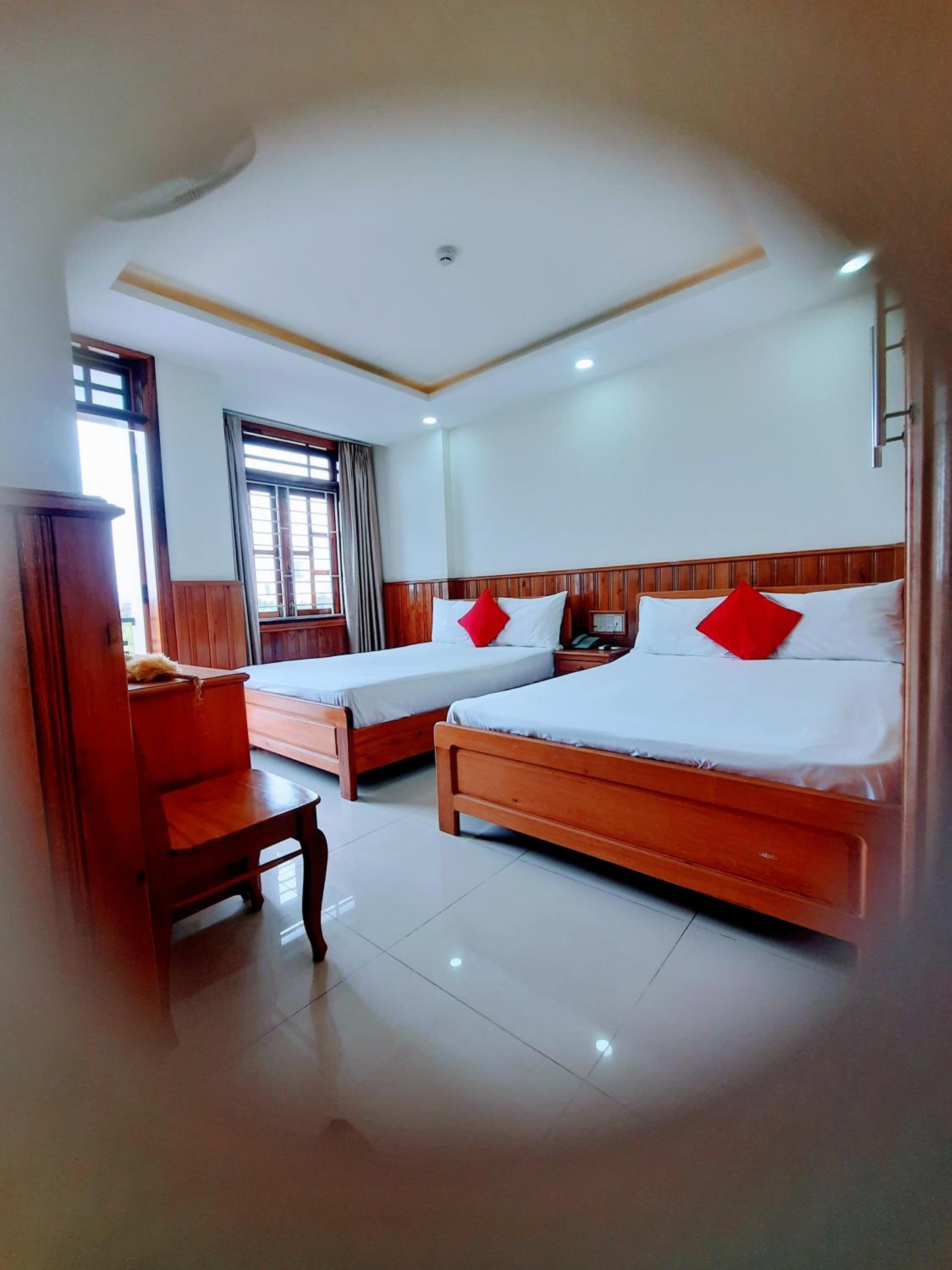 Deluxe Family Room - Photo 2