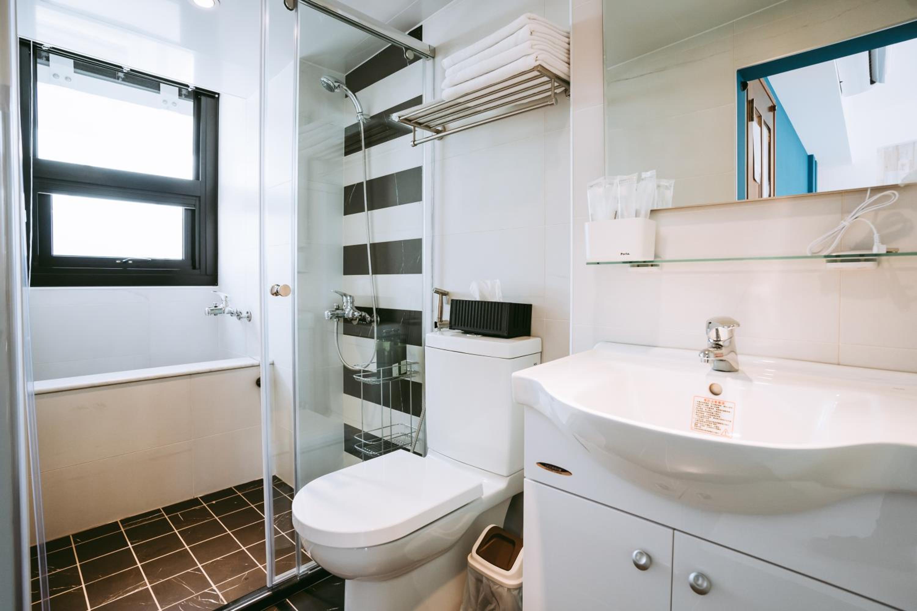 Quadruple Room with Bath photo 3