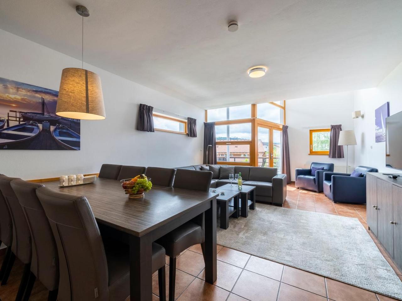 Four-Bedroom Apartment with Balcony  photo 1