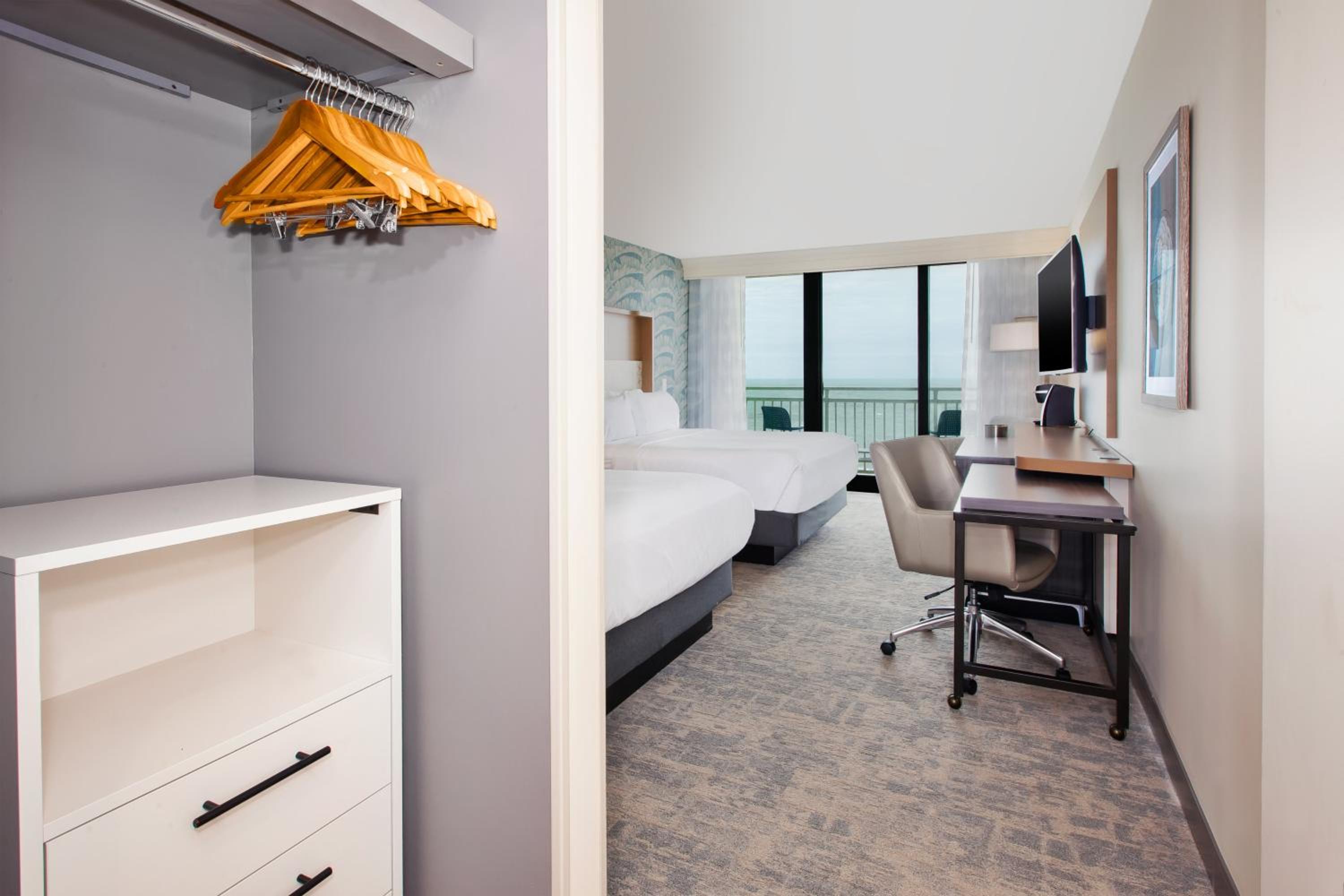 Double Room with Two Double Beds / Roll In Shower - Non Smoking photo 3