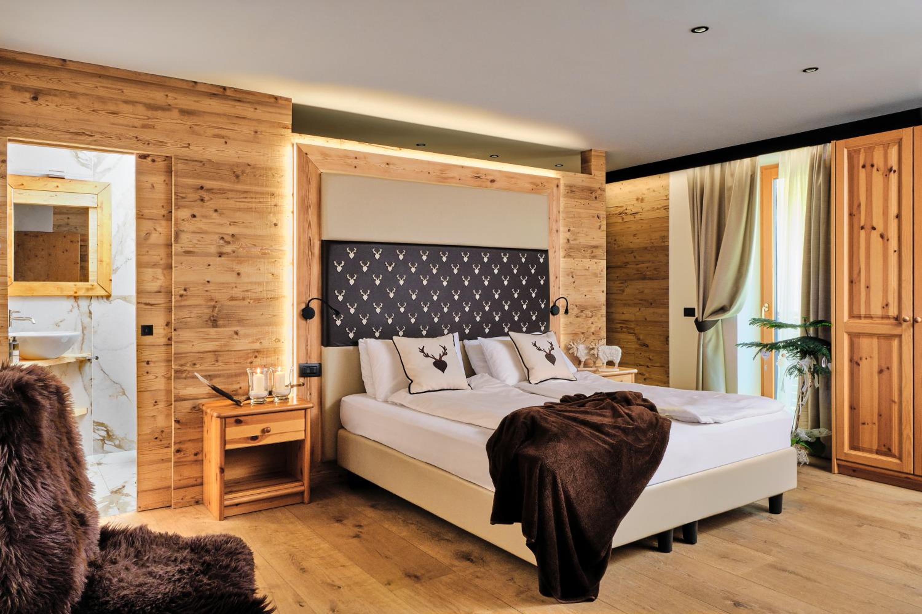 Deluxe Junior Suite - Photo 1