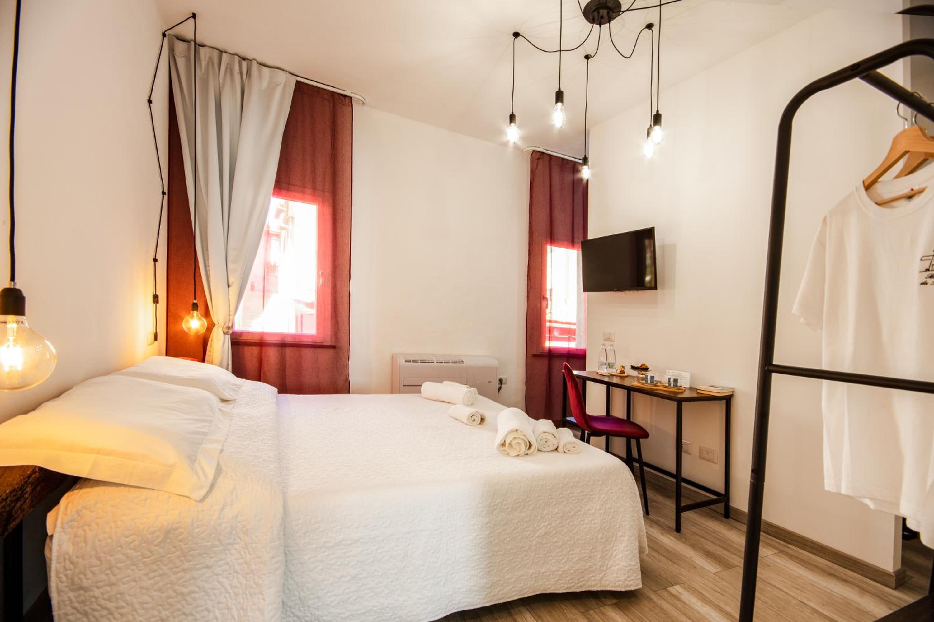 Double Room - Photo 5