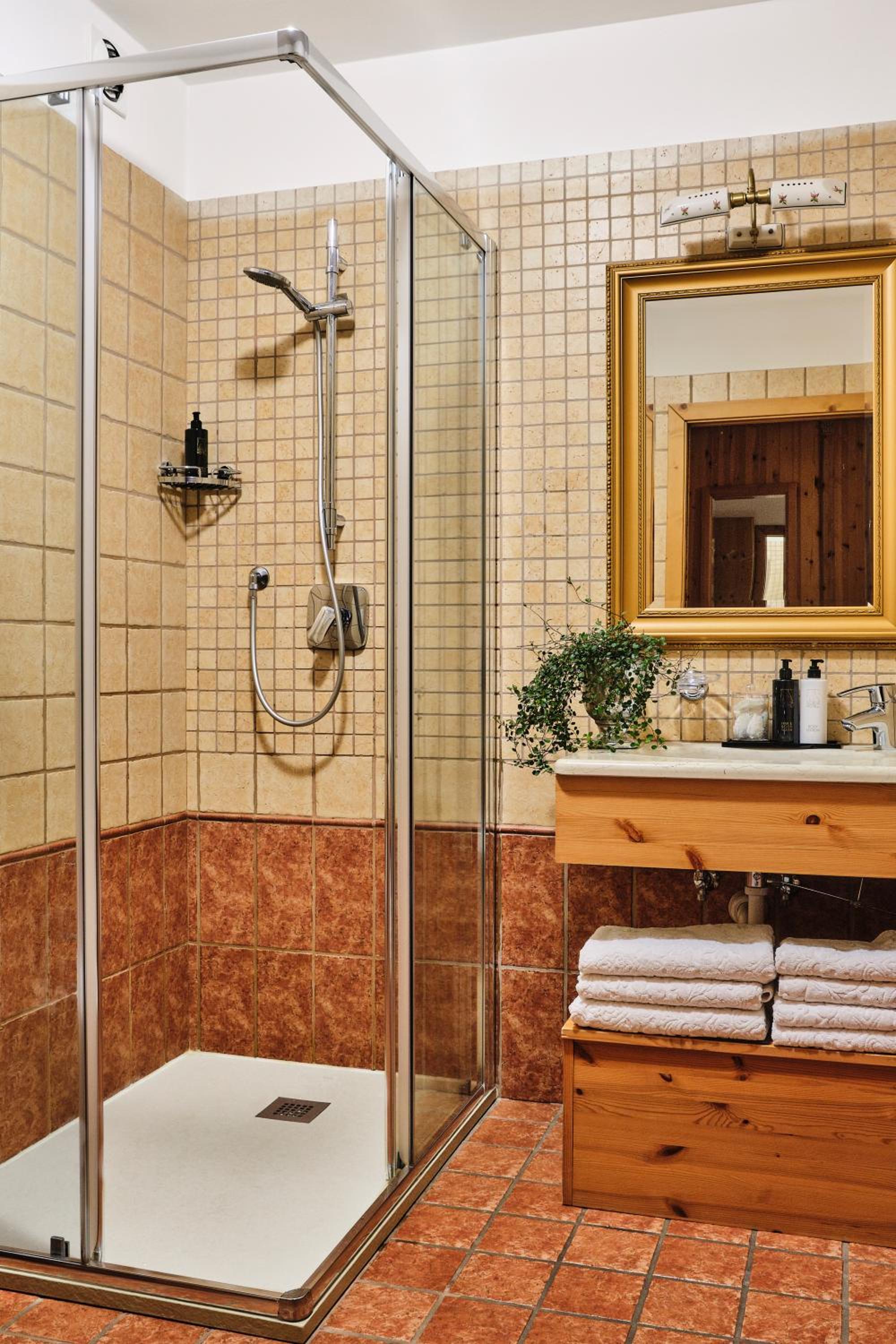 Superior Double or Twin Room - Photo 5