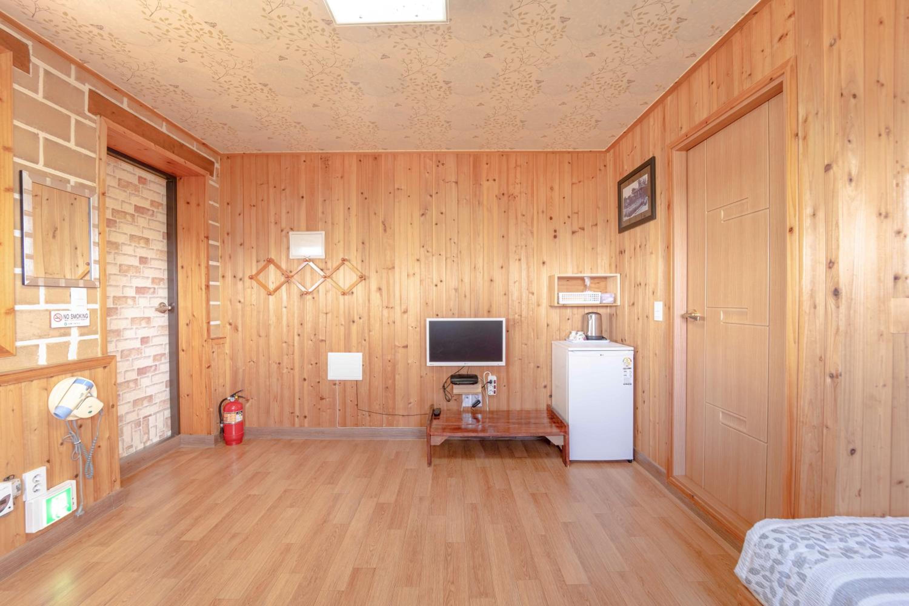 Standard Studio - Photo 3
