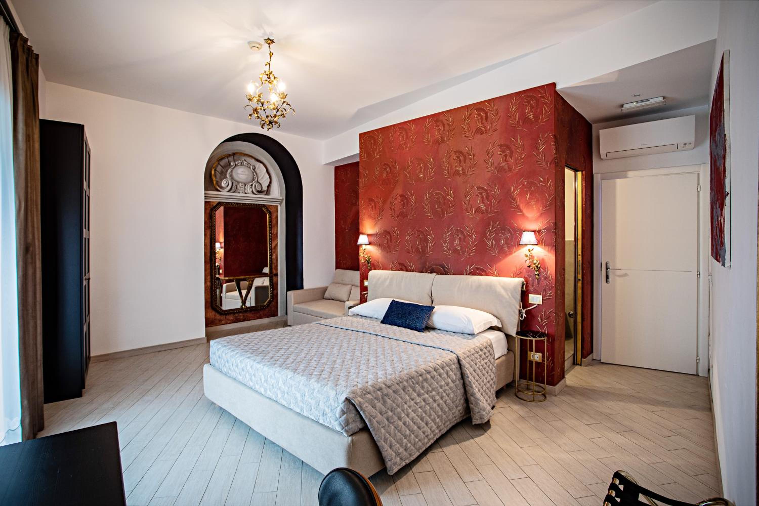 Large Double Room photo 2