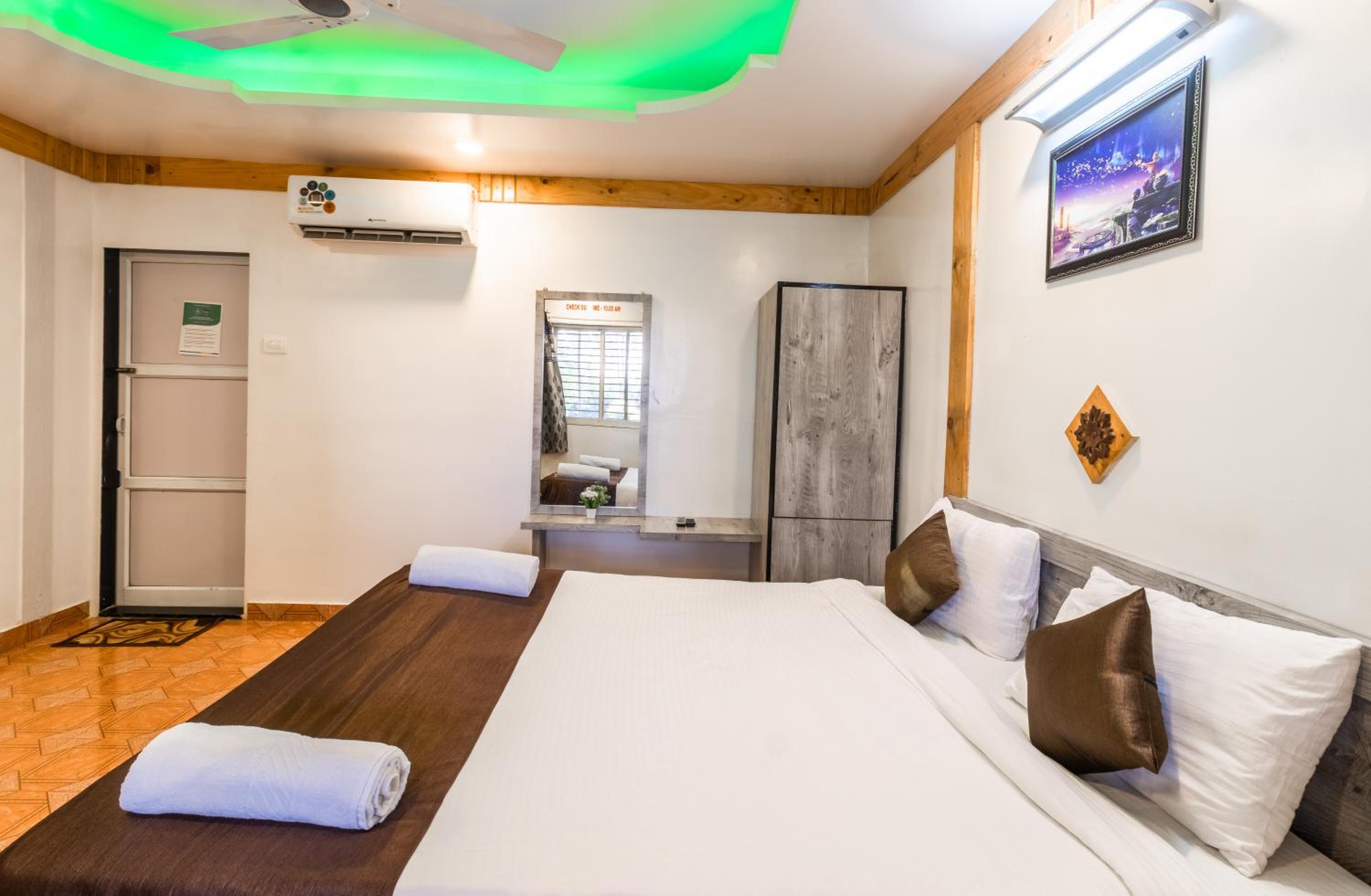 Deluxe Double Room - Photo 10