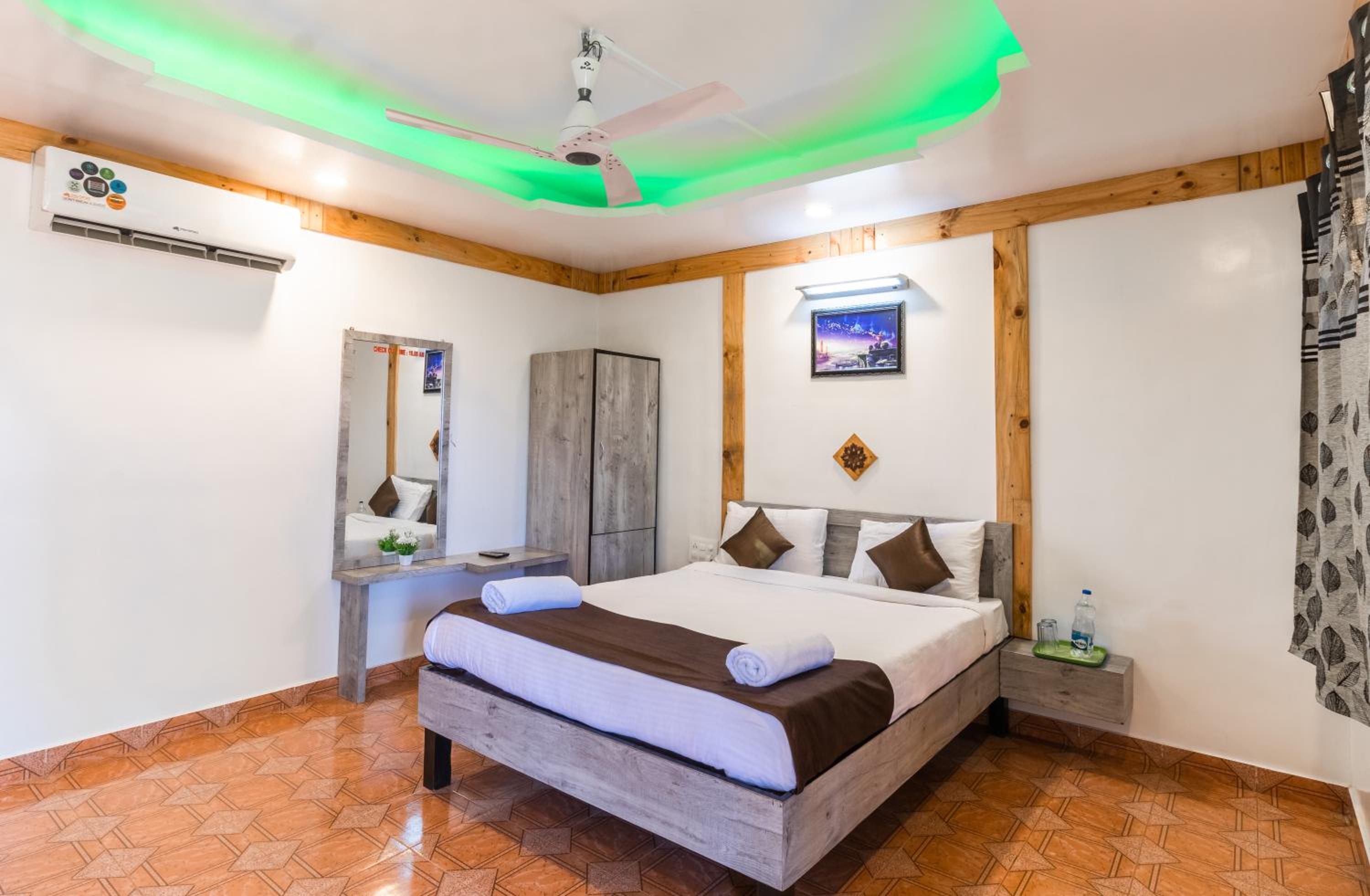Deluxe Double Room - Photo 12