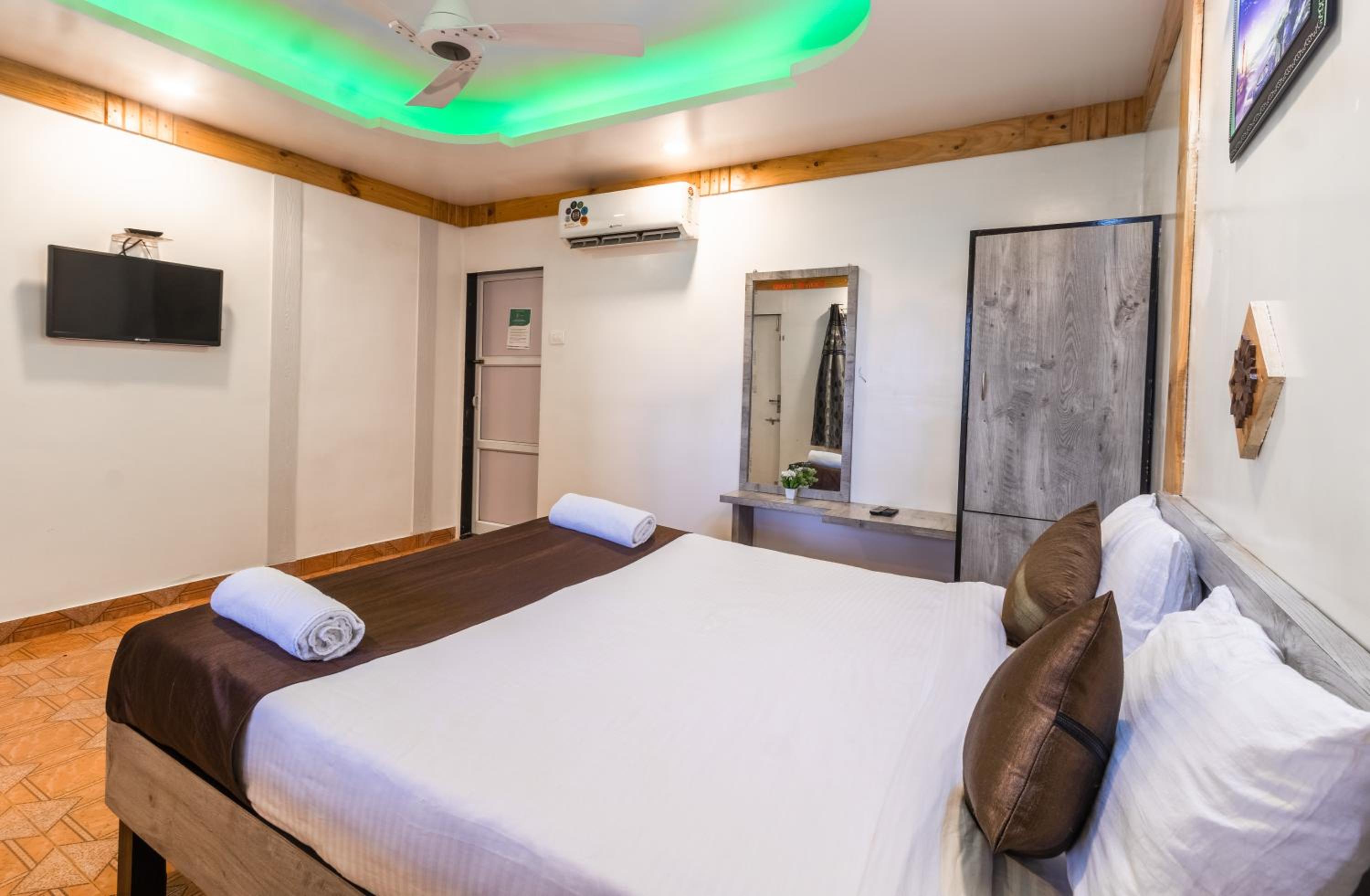 Deluxe Double Room - Photo 7