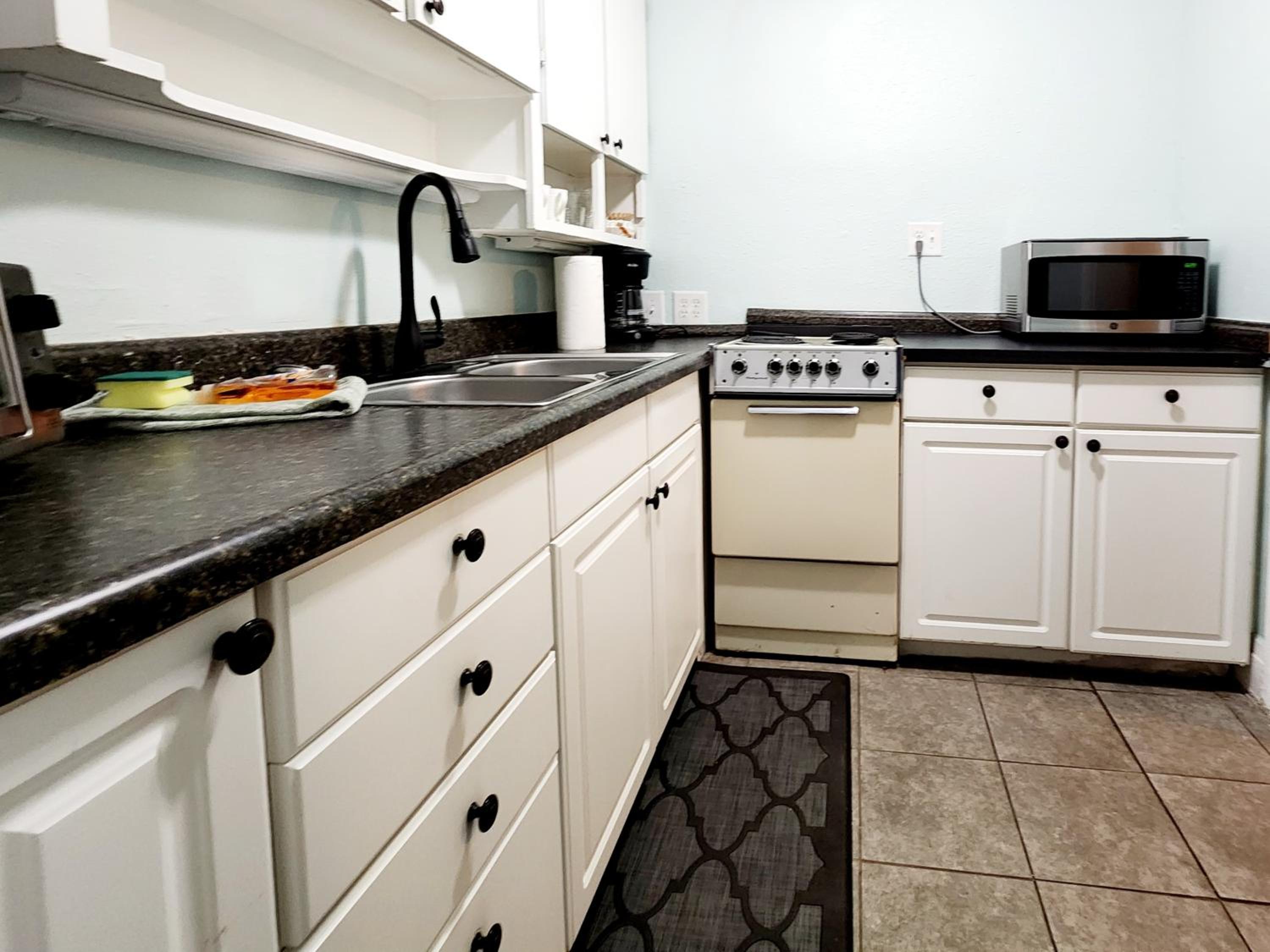 Two-Bedroom Apartment - Photo 4