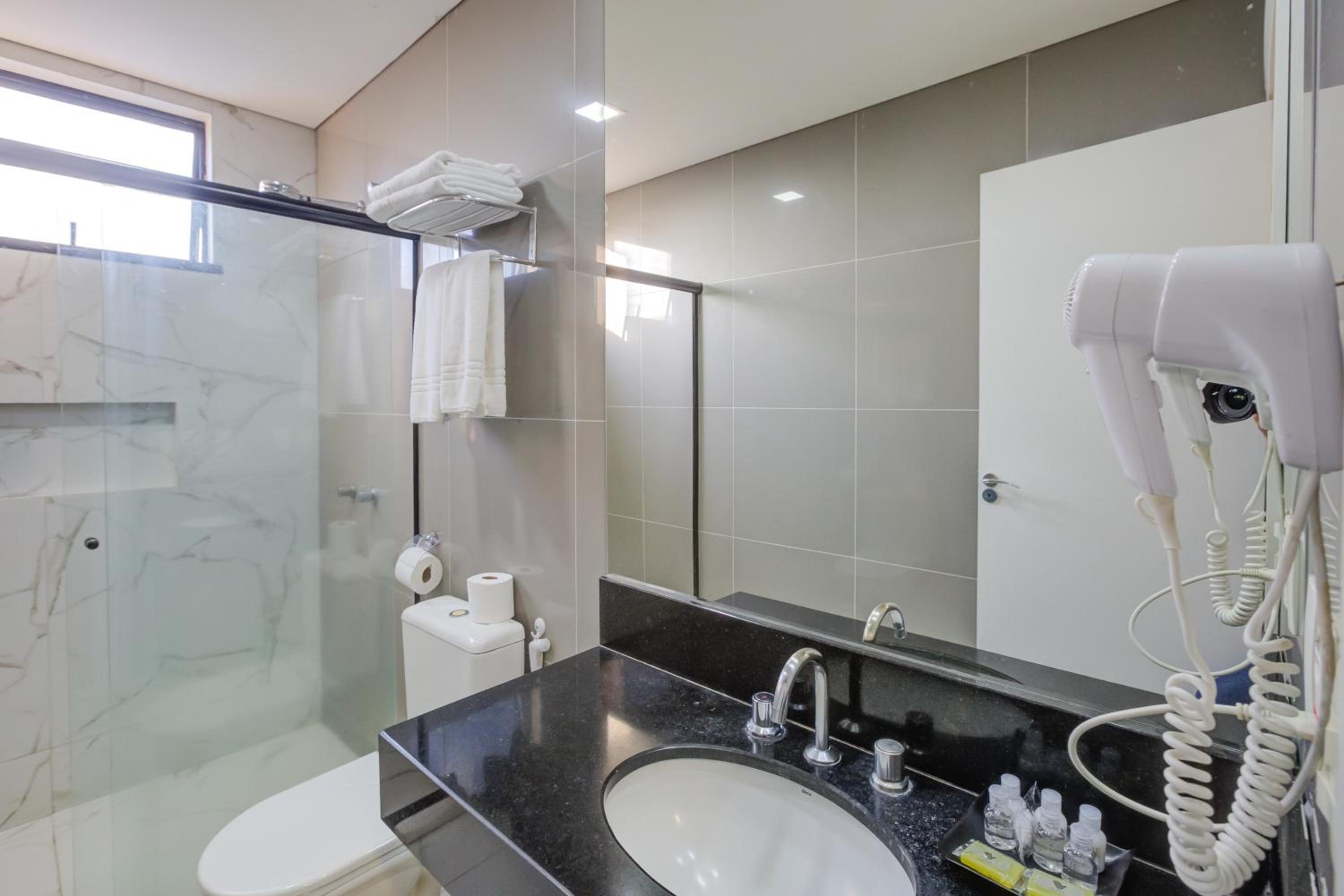 Deluxe Room with 1 Double Bed - Photo 13