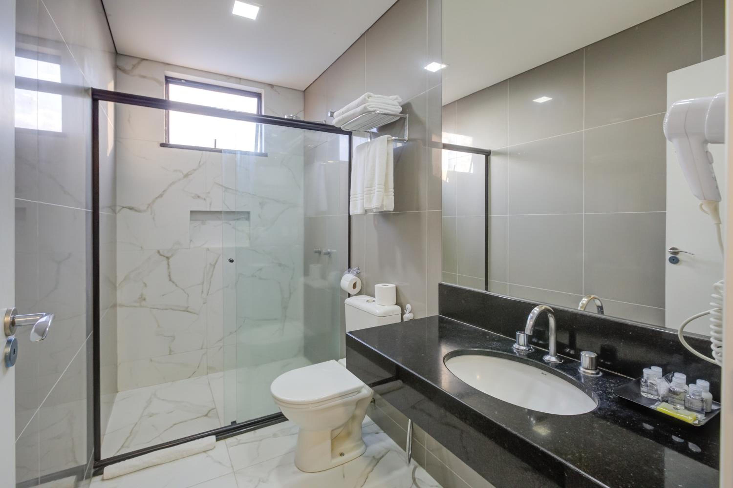 Deluxe Room with 1 Double Bed - Photo 11