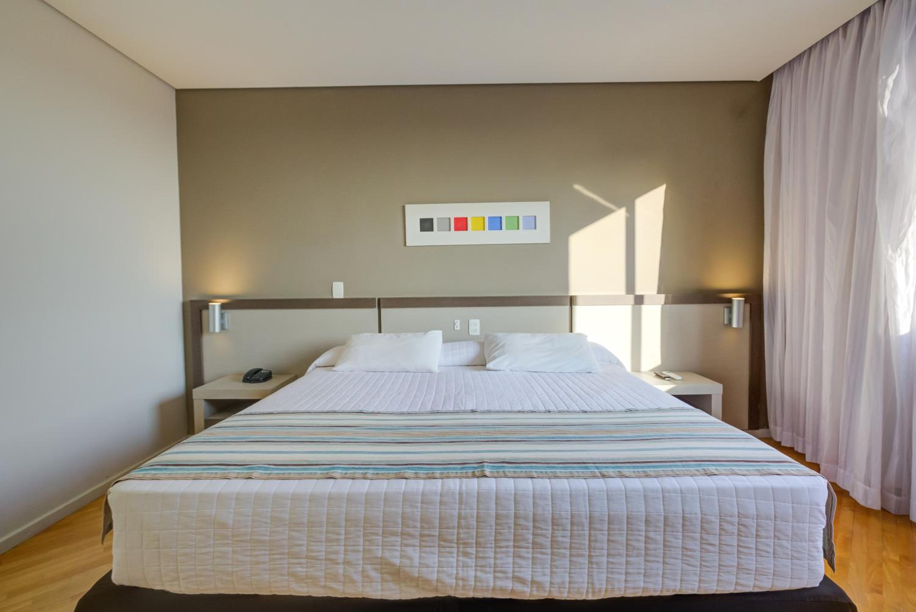 Deluxe Room with 1 Double Bed - Photo 17