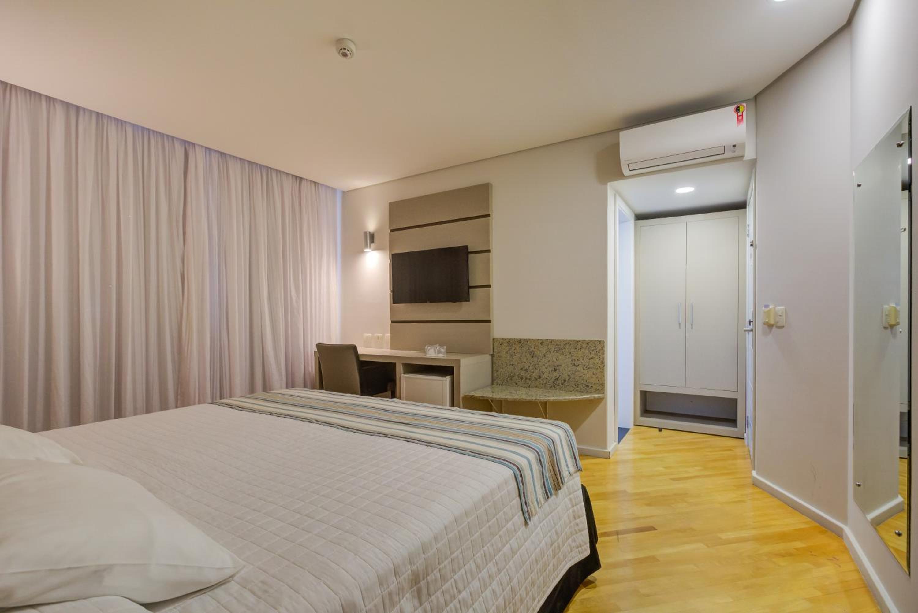 Deluxe Room with 1 Double Bed - Photo 15