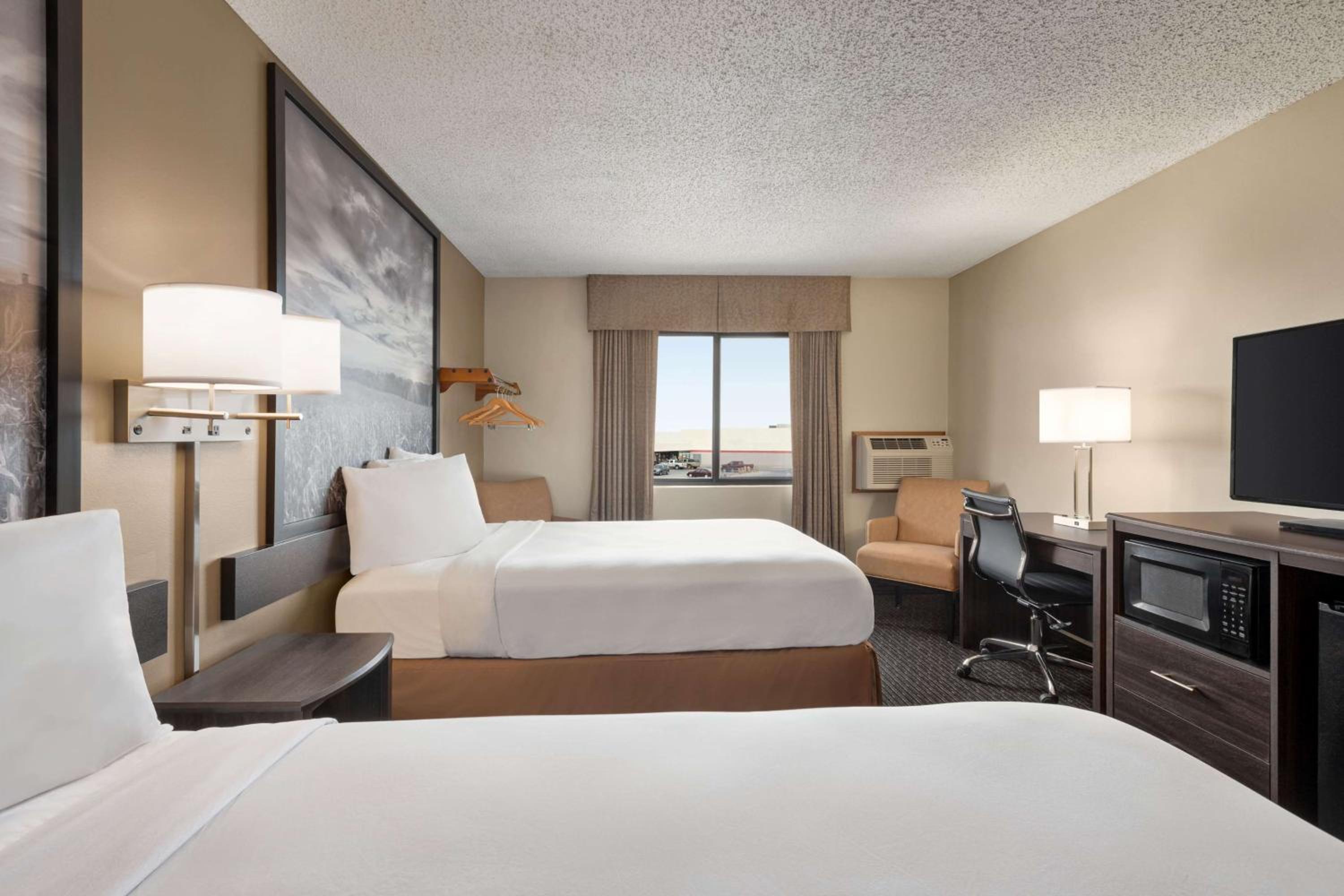 Double Room with Two Double Beds - Non-Smoking - Photo 3