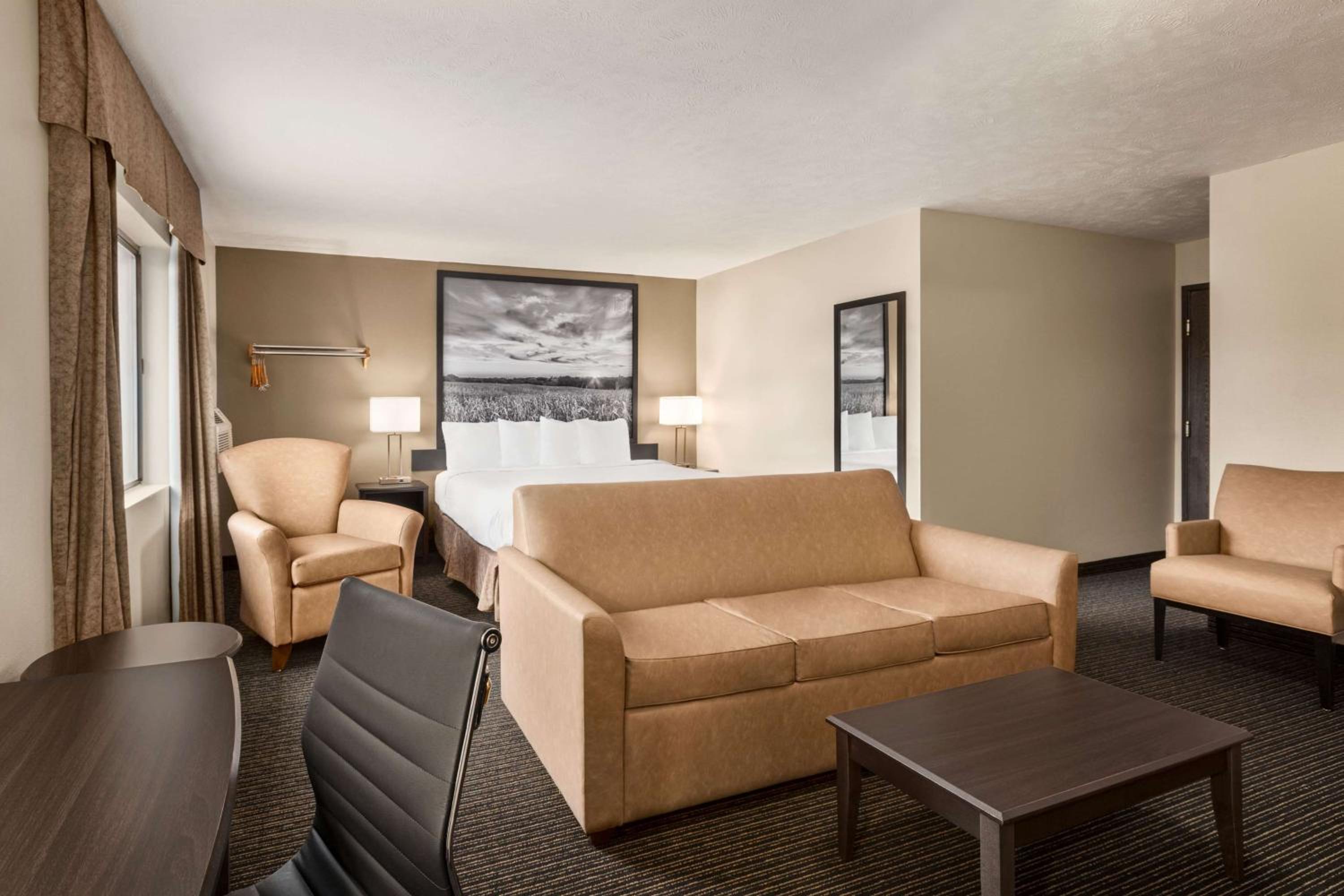 King Studio Suite - Non-Smoking - Photo 1