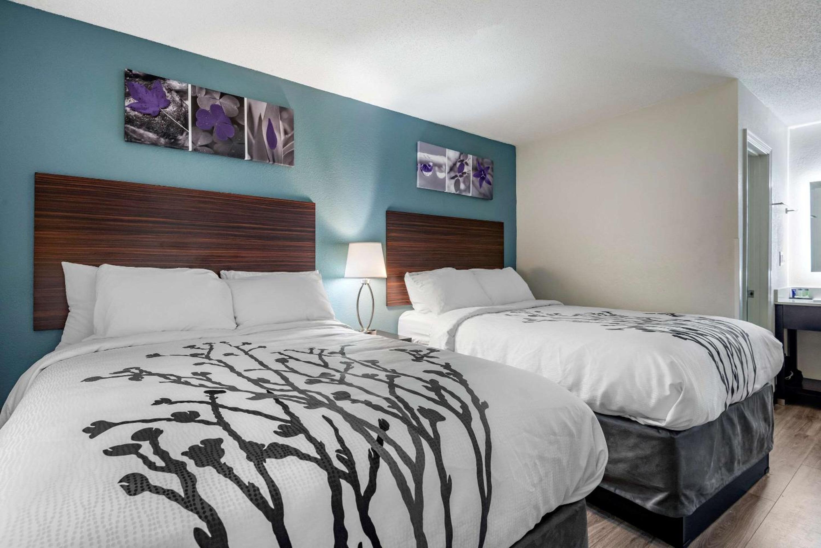 Double Room with Two Double Beds - Non-Smoking - Photo 2