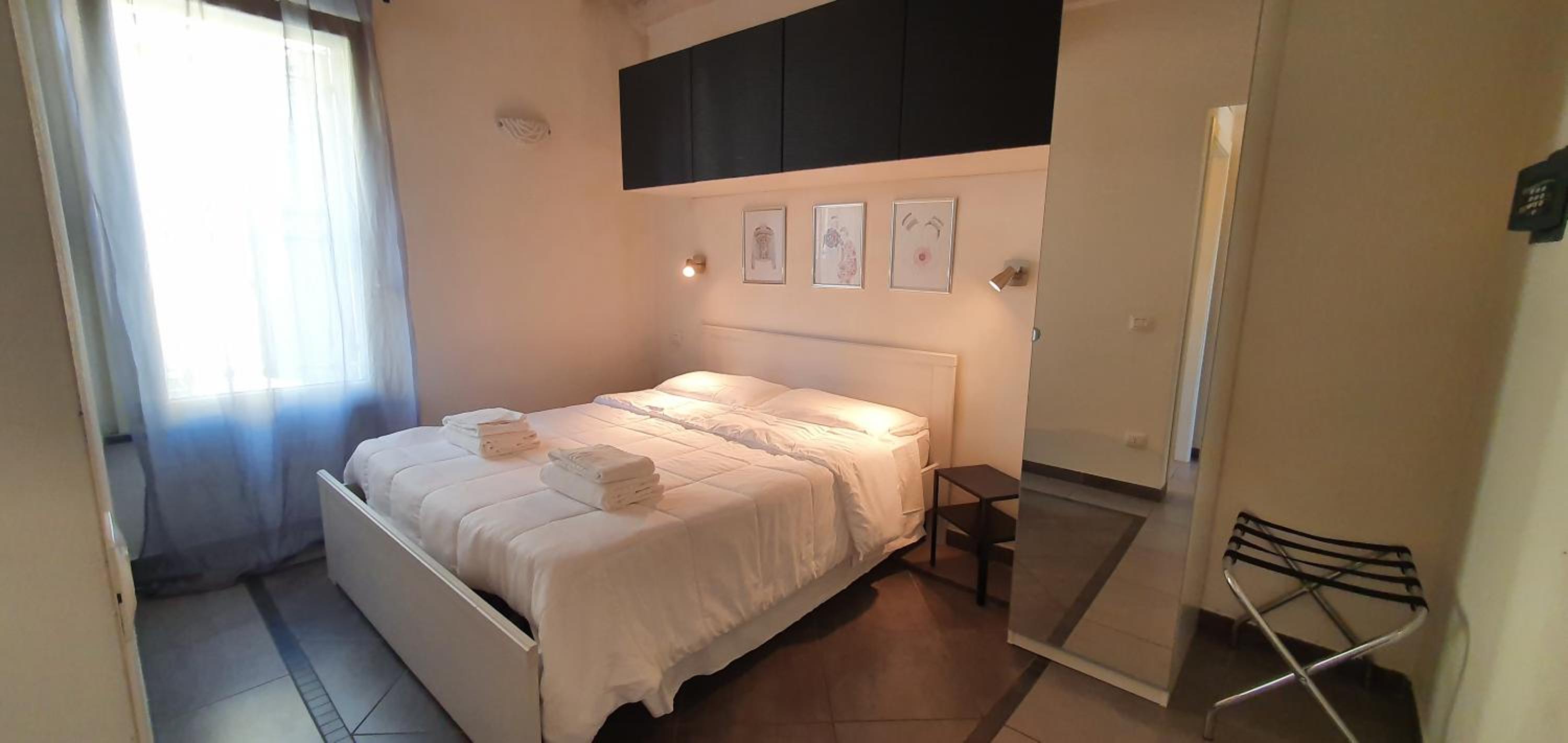 One-Bedroom Apartment photo 2