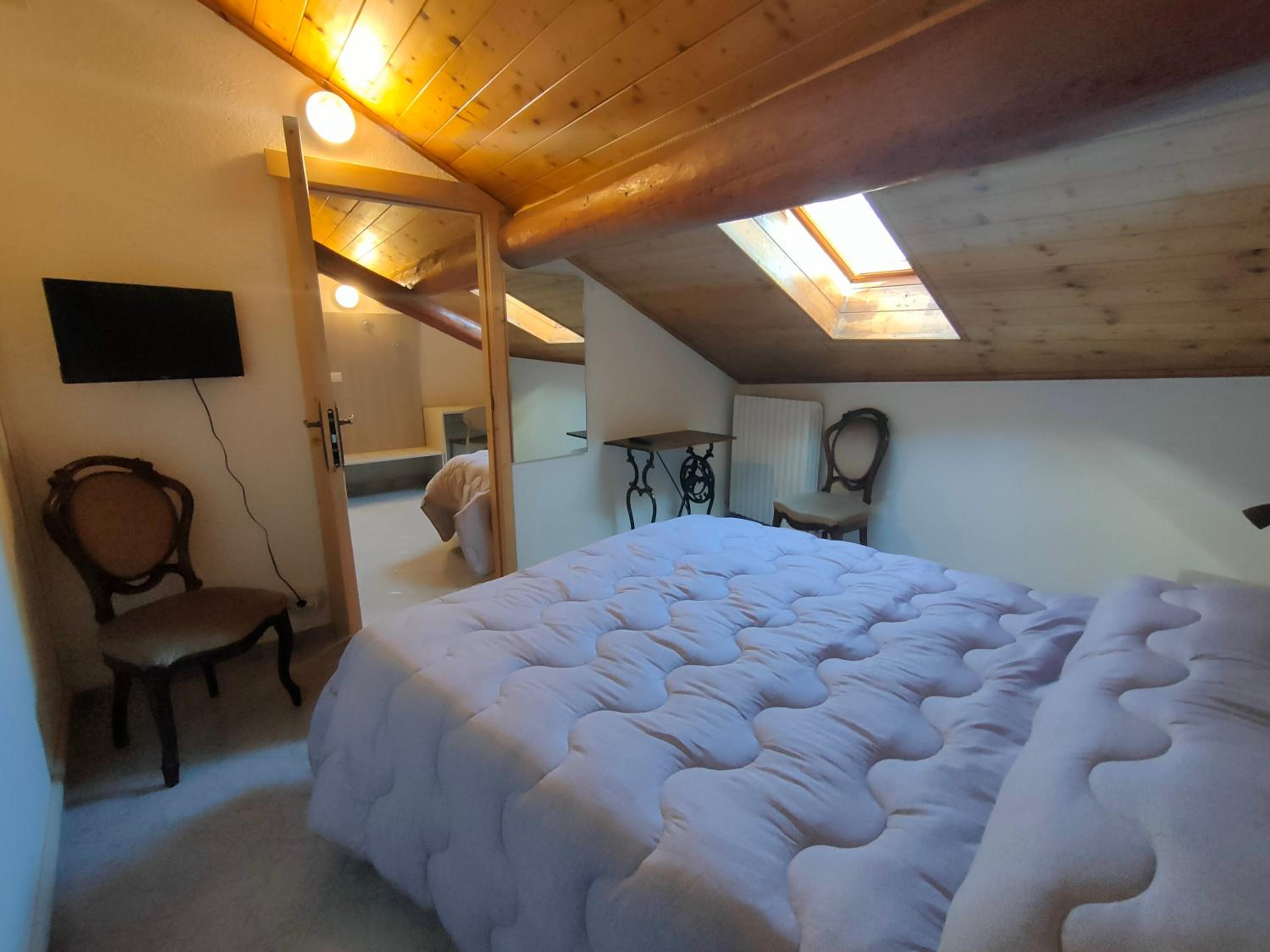 Attic Standard Triple Room photo 1