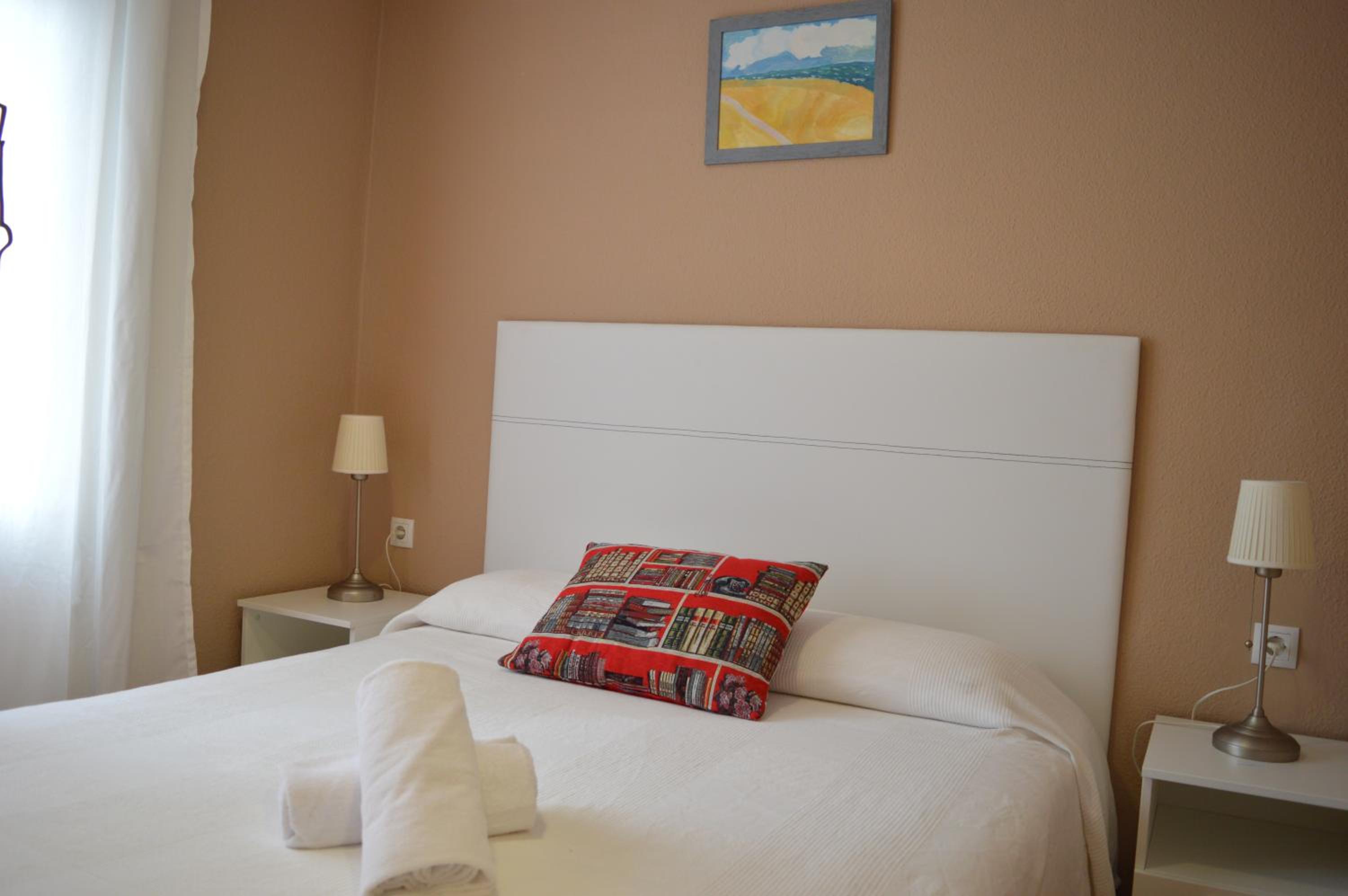 Single Room with Private Bathroom photo 3