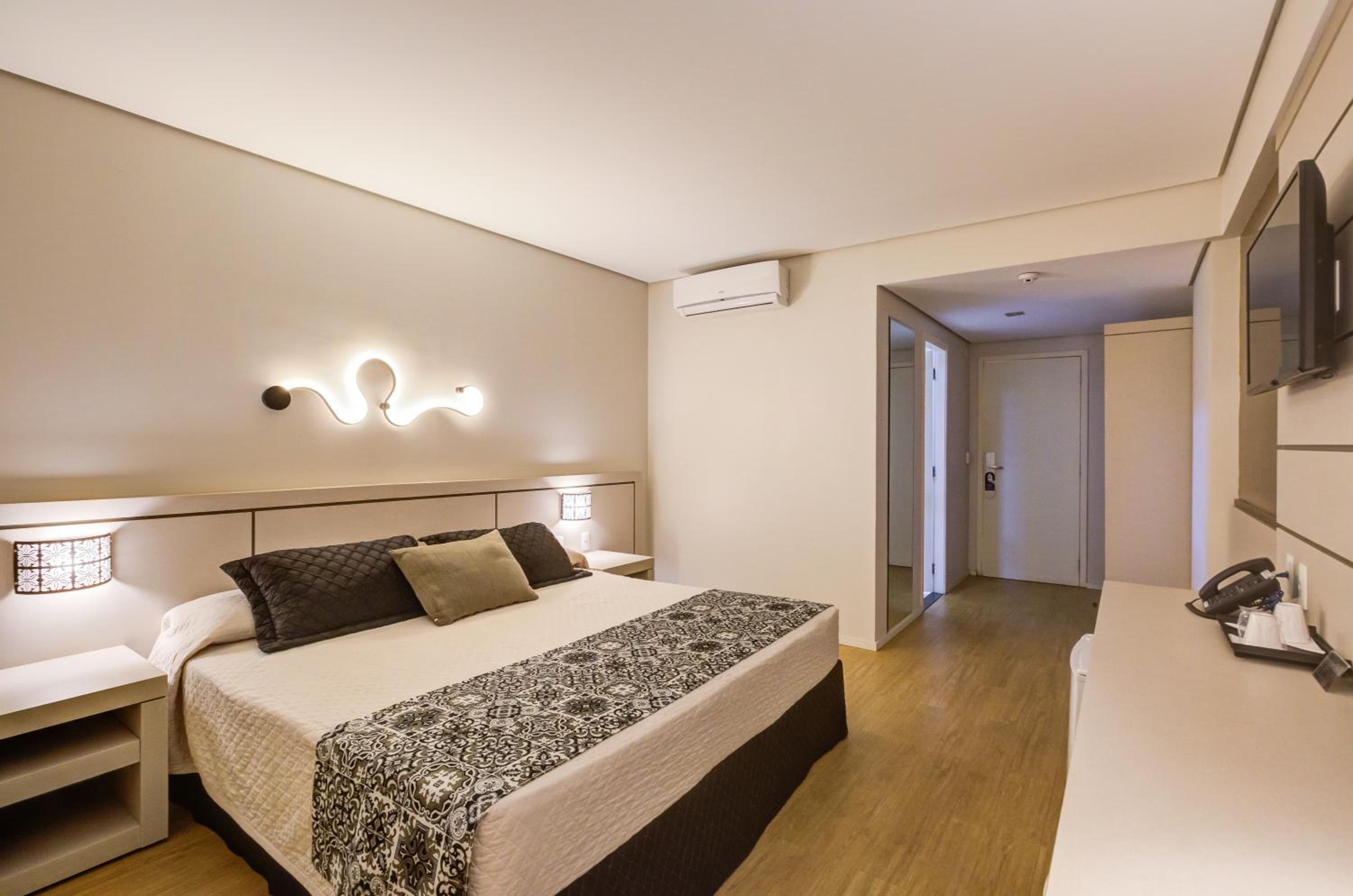 Superior Double Room thumbnail 6