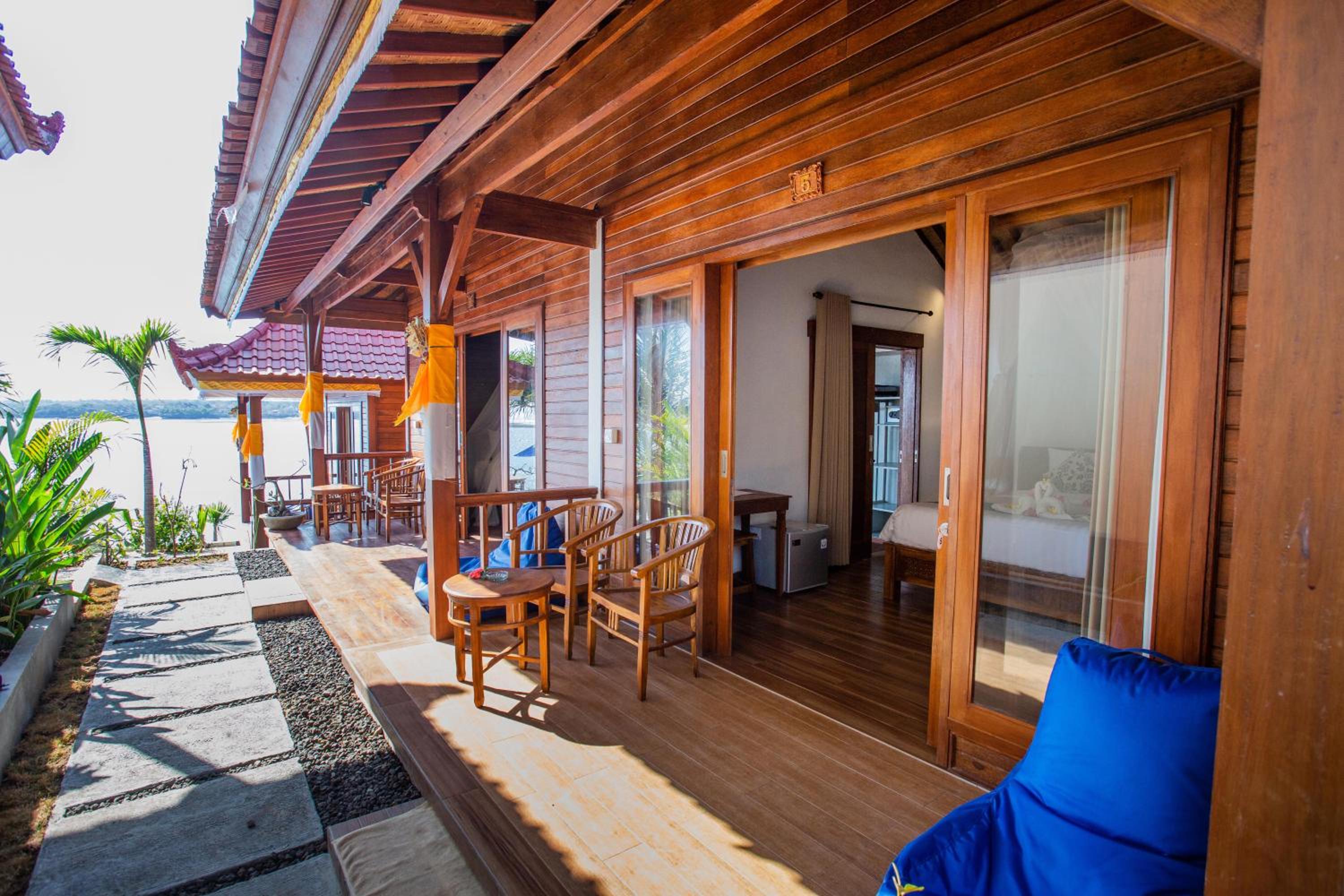 Double or Twin Room with Partial Sea View photo 2