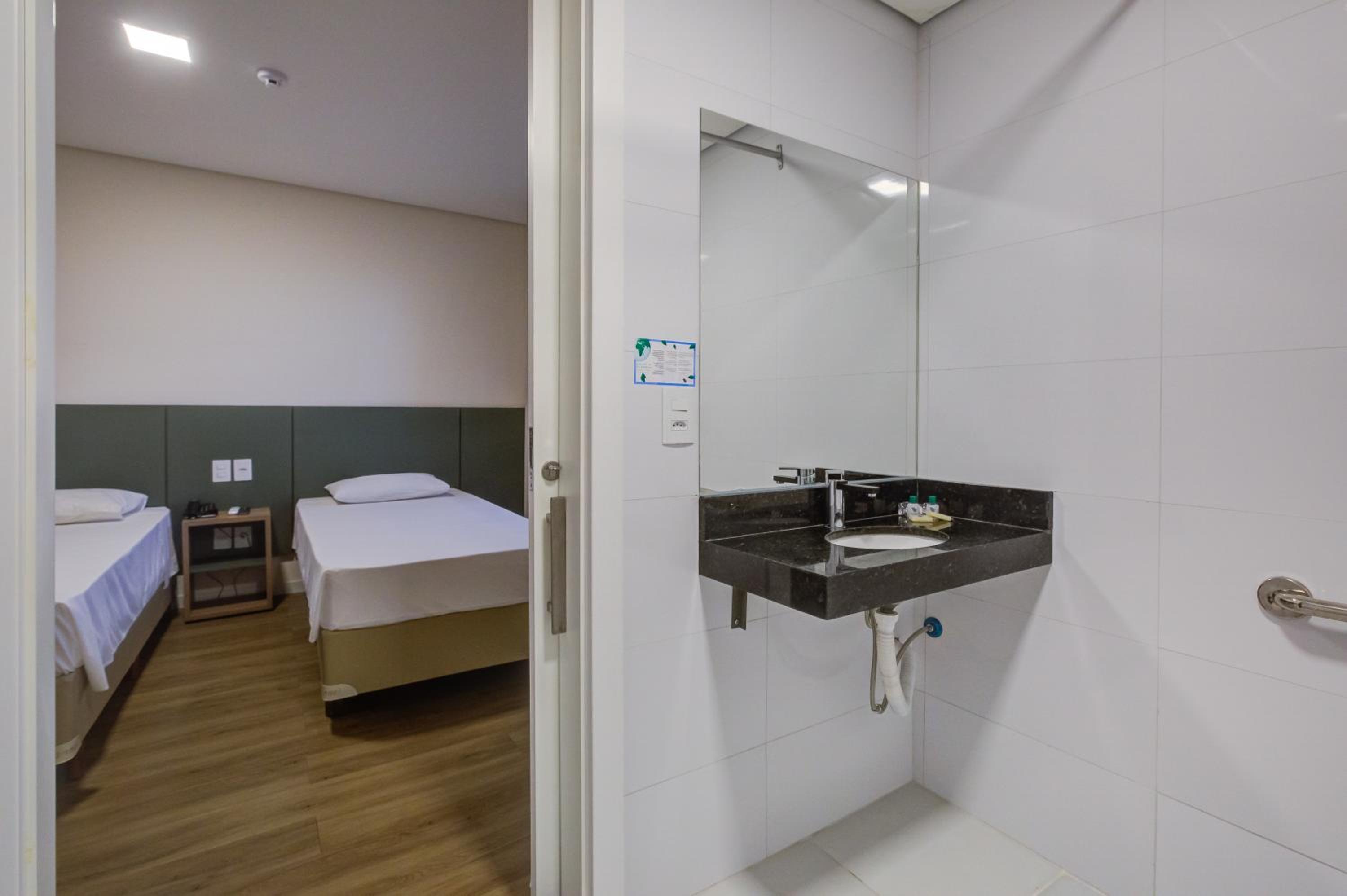 Standard Twin Room - Photo 5