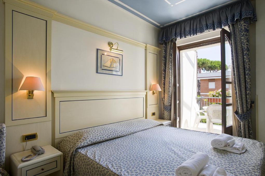 Double or Twin Room photo 3