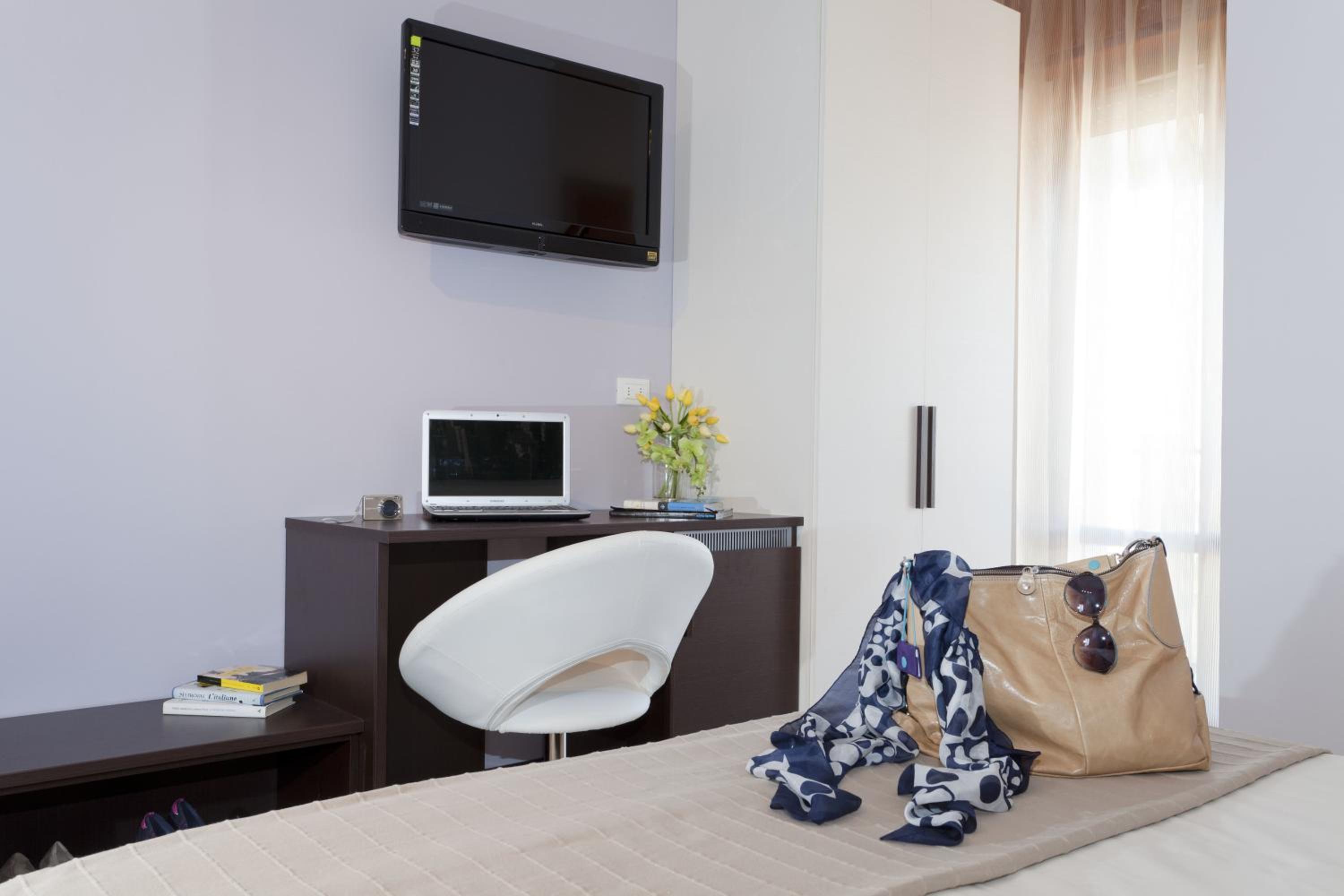 Double or Twin Room - Photo 4