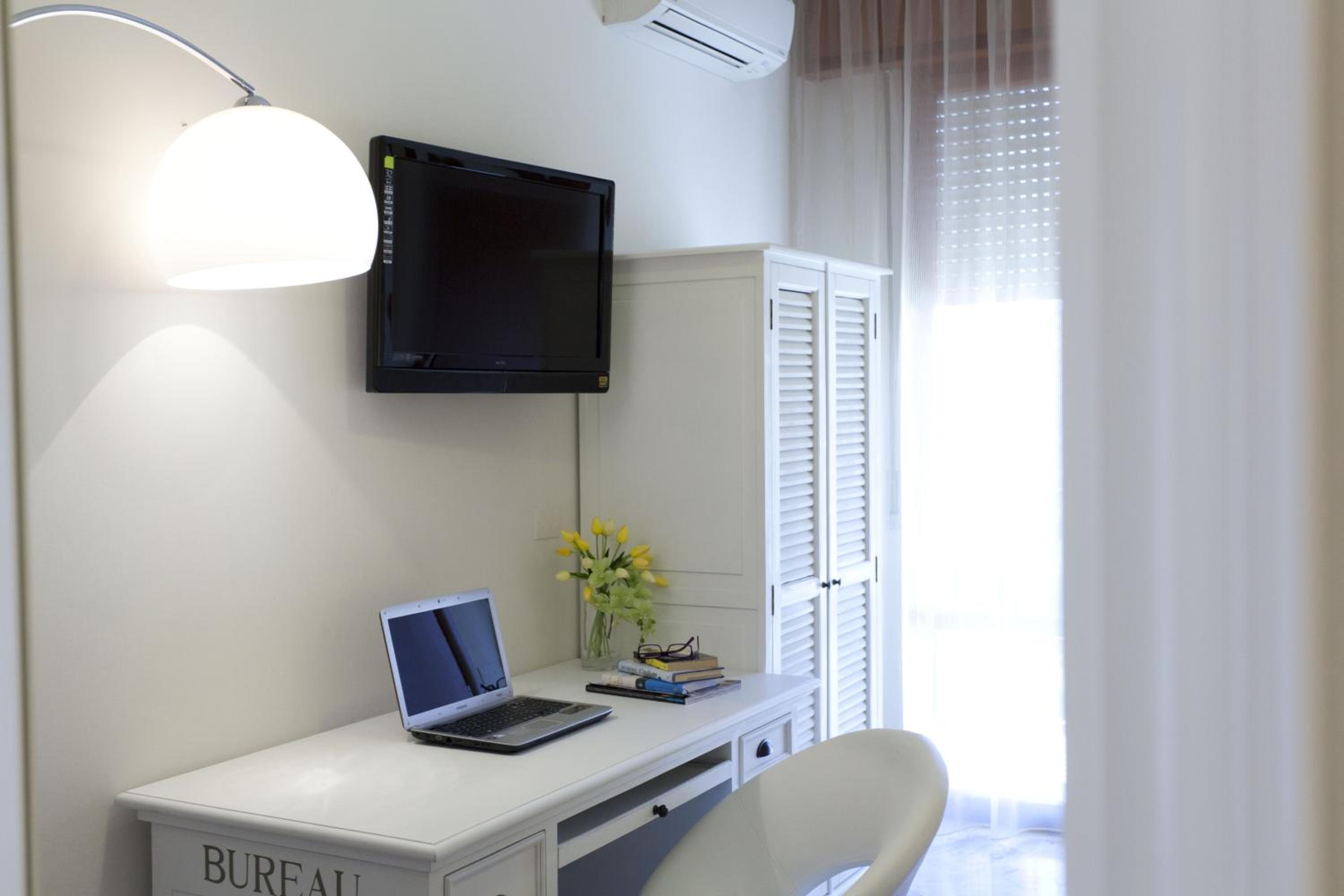 Double or Twin Room - Photo 8