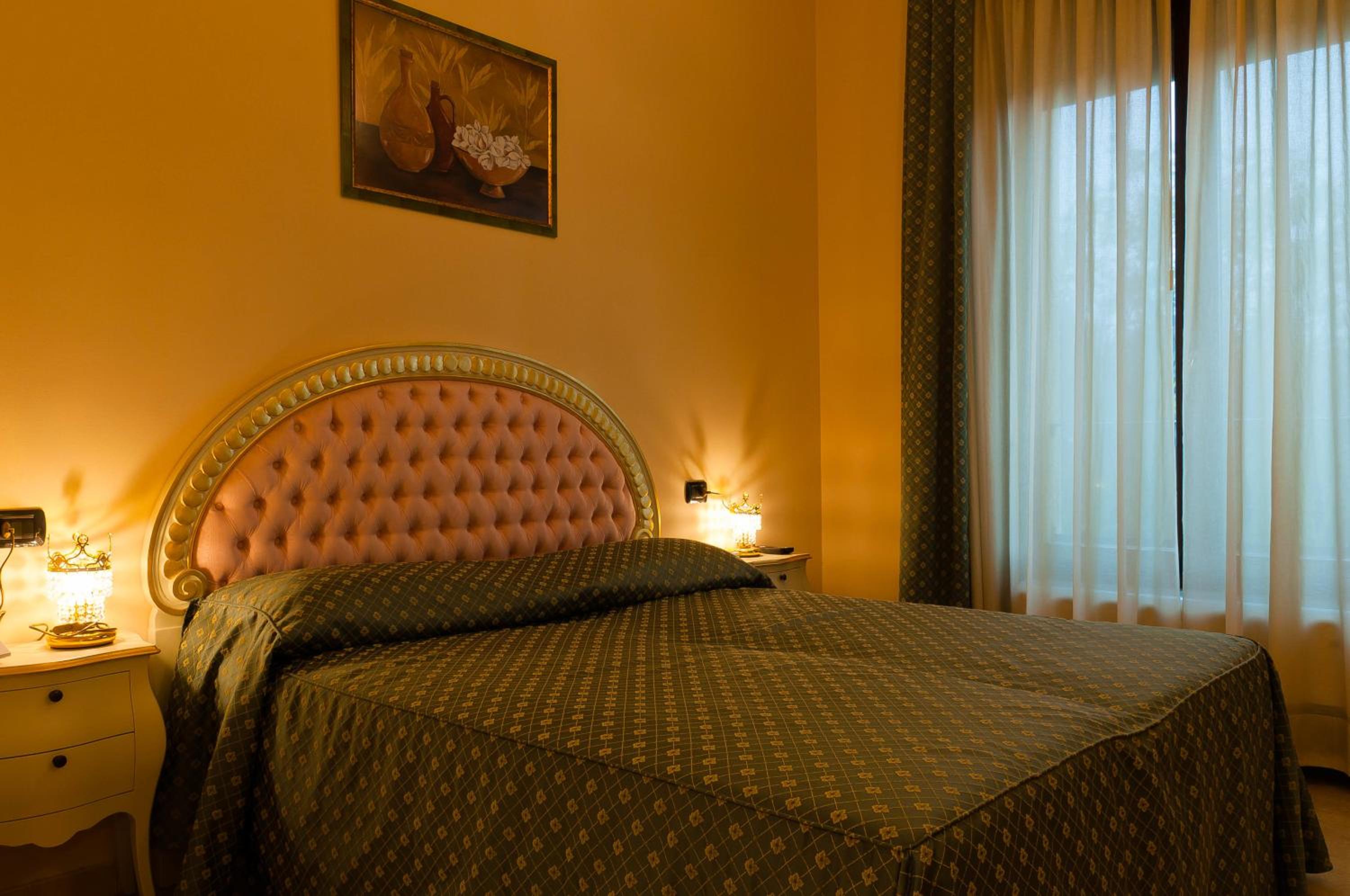 Standard Double Room - Photo 3