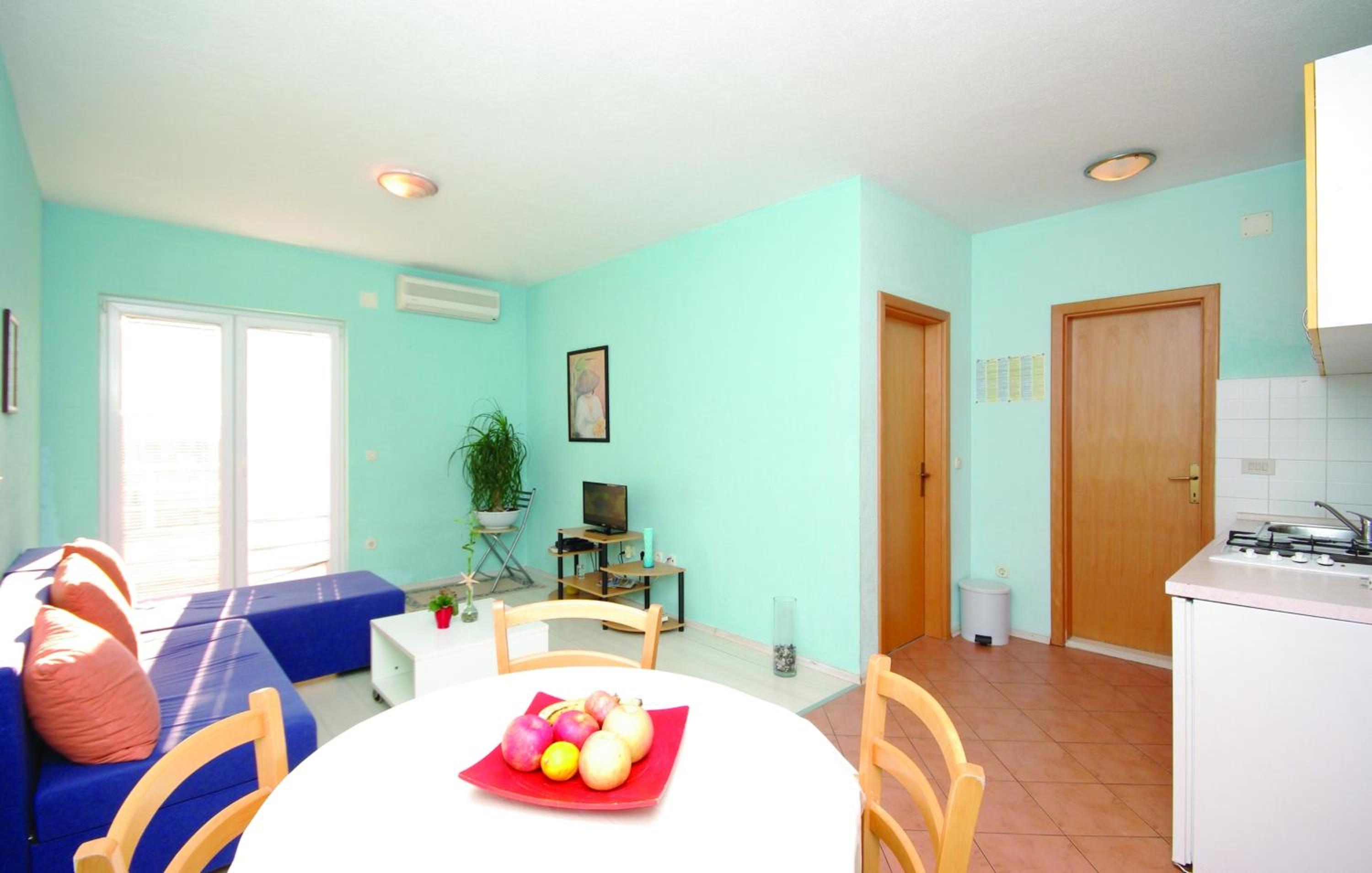 One-Bedroom Apartment (2 Adults + 2 Children)
