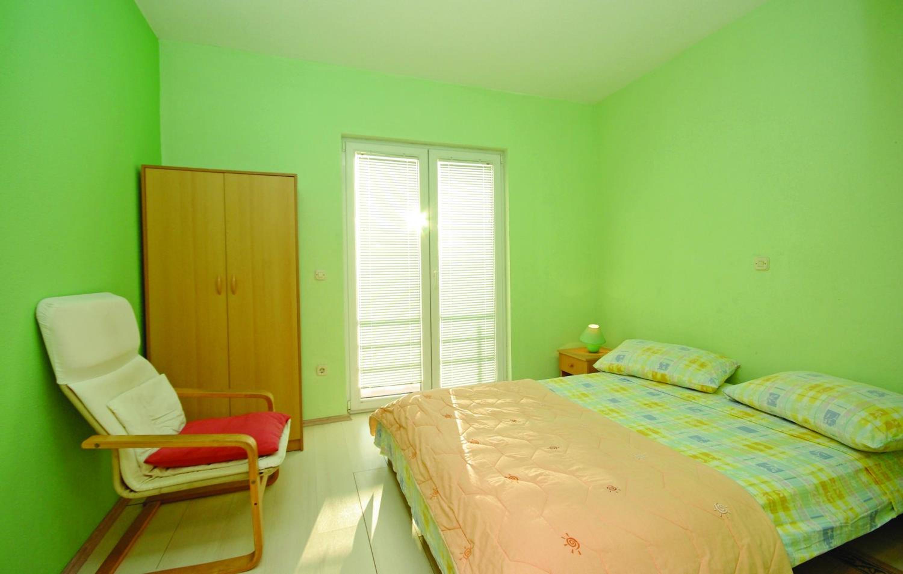 Two-Bedroom Apartment (4-5 Adults)