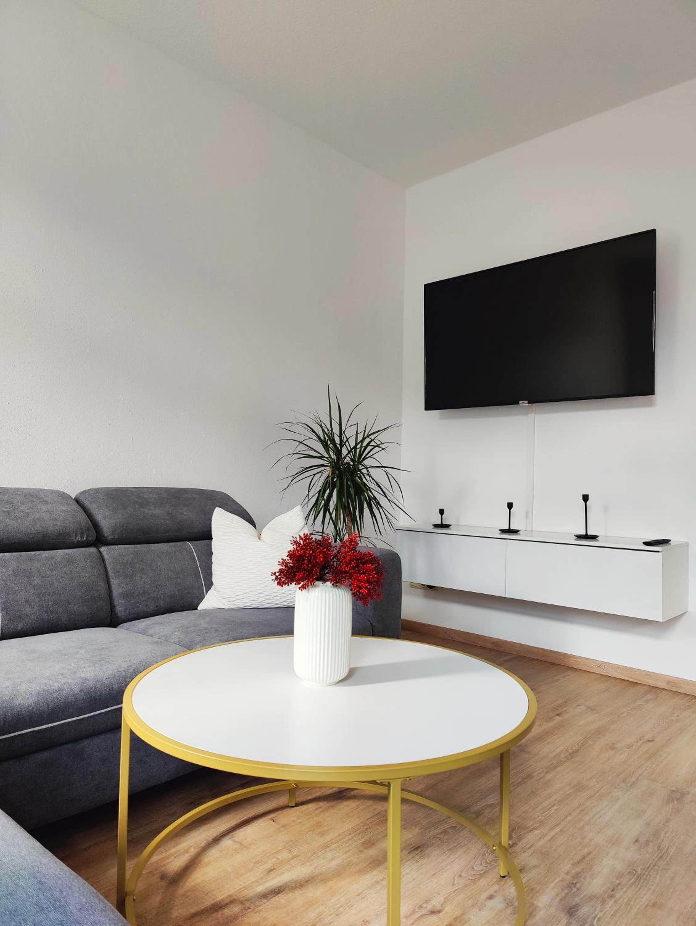 One-Bedroom Apartment photo 1