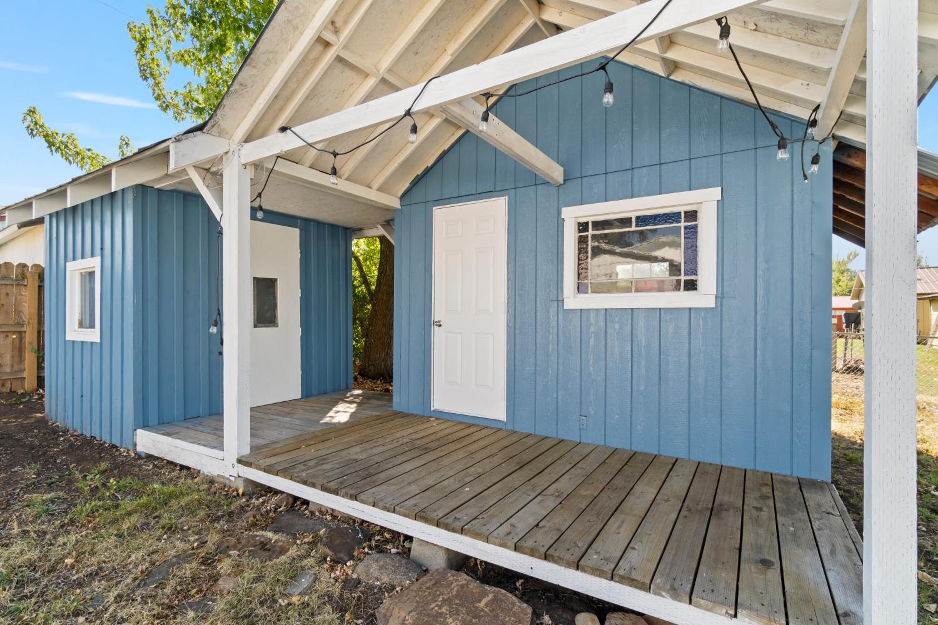 Three-Bedroom House photo 2
