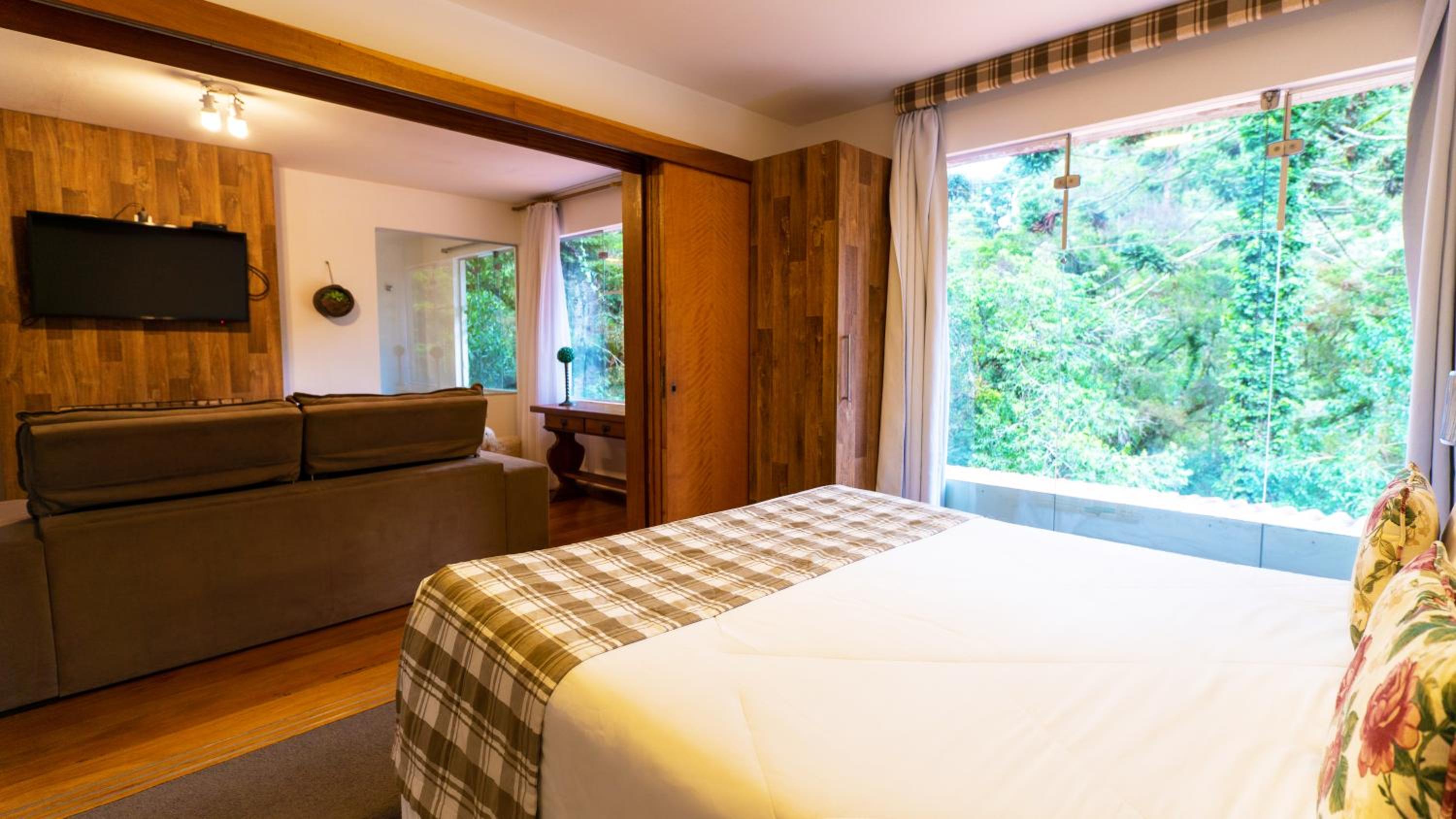 Chalet with Spa Bath photo 3